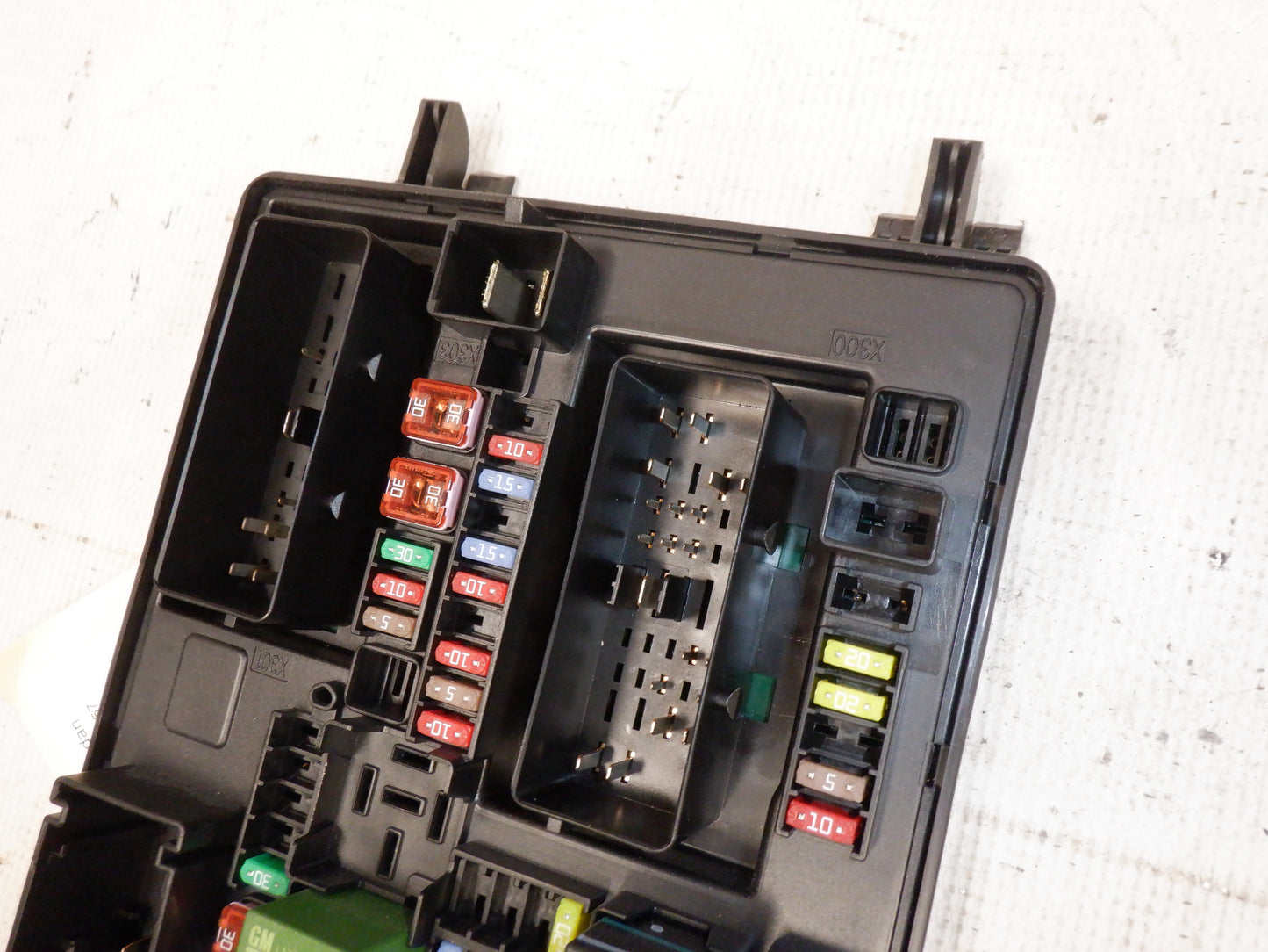 2015 Chevy SS Sedan Rear Fuse Box Relay Panel 92276935 OEM - Day's Parts Yard
