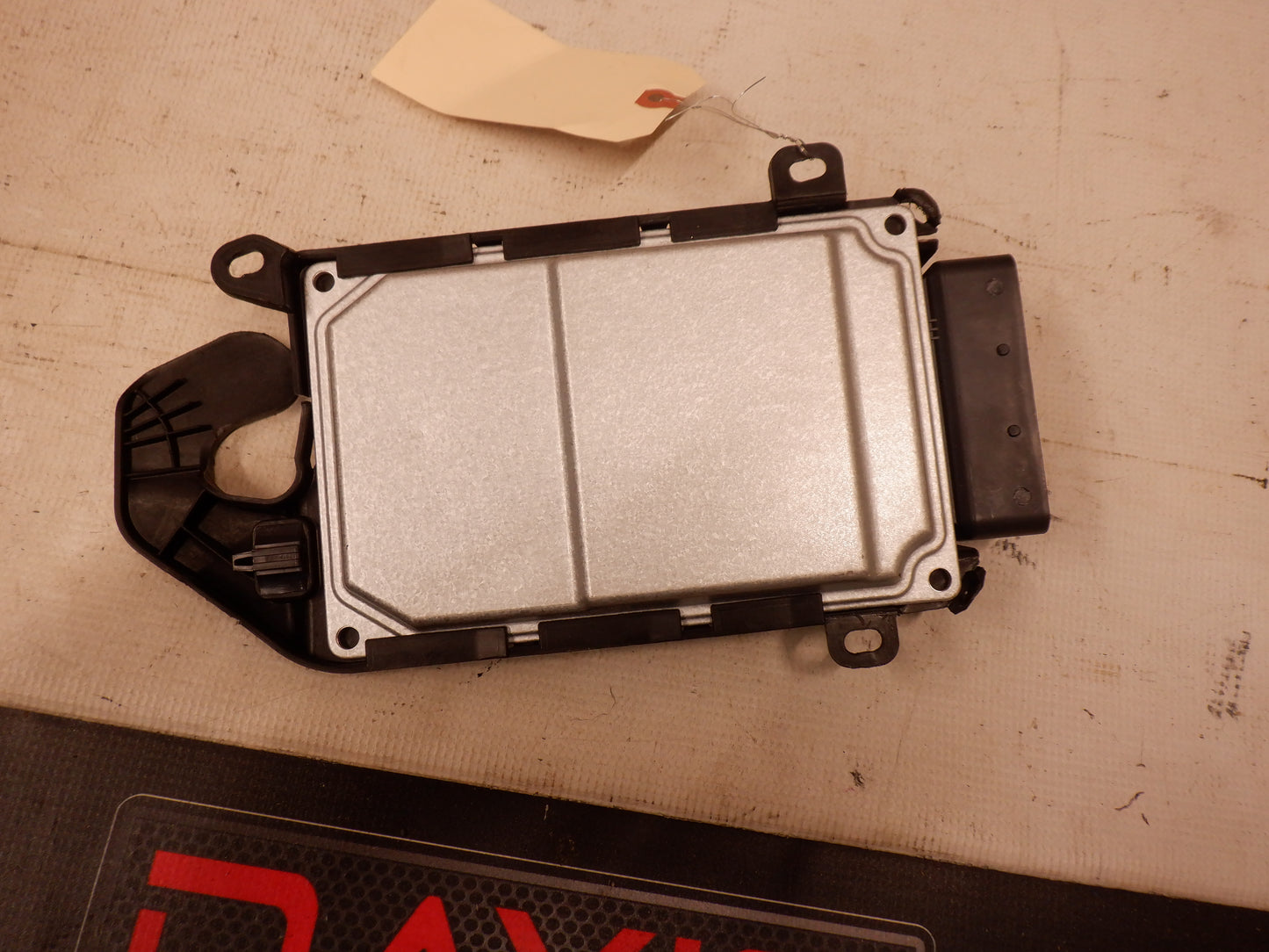 2015 Chevy SS Sedan Electronic Suspension Control w/ Bracket 23110462 92280771 OEM - Day's Parts Yard