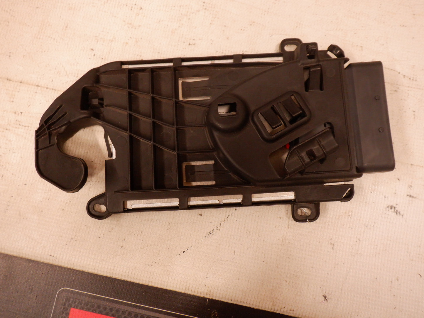 2015 Chevy SS Sedan Electronic Suspension Control w/ Bracket 23110462 92280771 OEM - Day's Parts Yard
