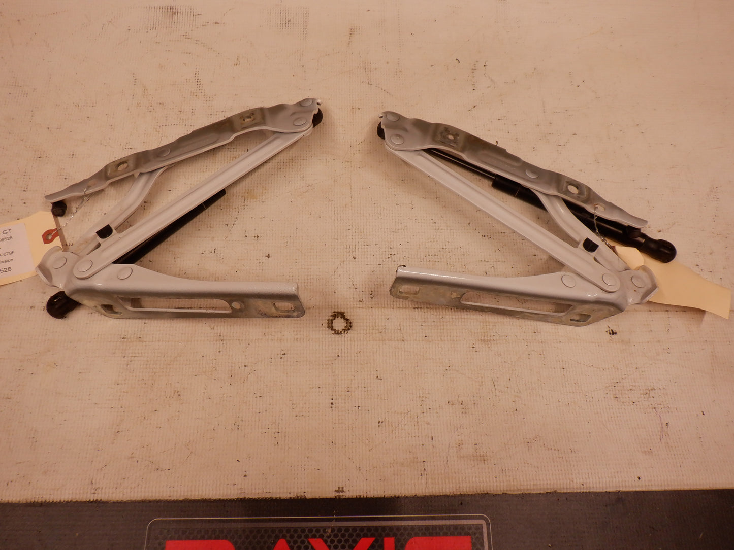 2009 Pontiac G8 GT Trunk Hinges LH & RH 92121943 9212947 OEM - Day's Parts Yard
