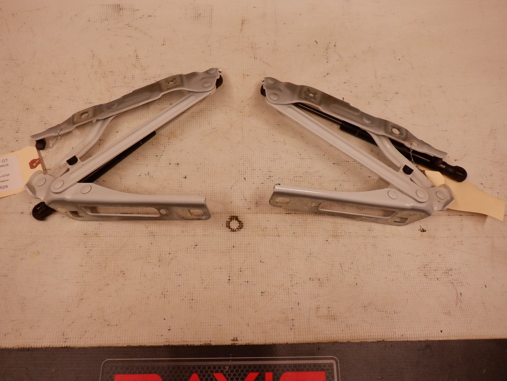 2009 Pontiac G8 GT Trunk Hinges LH & RH 92121943 9212947 OEM - Day's Parts Yard