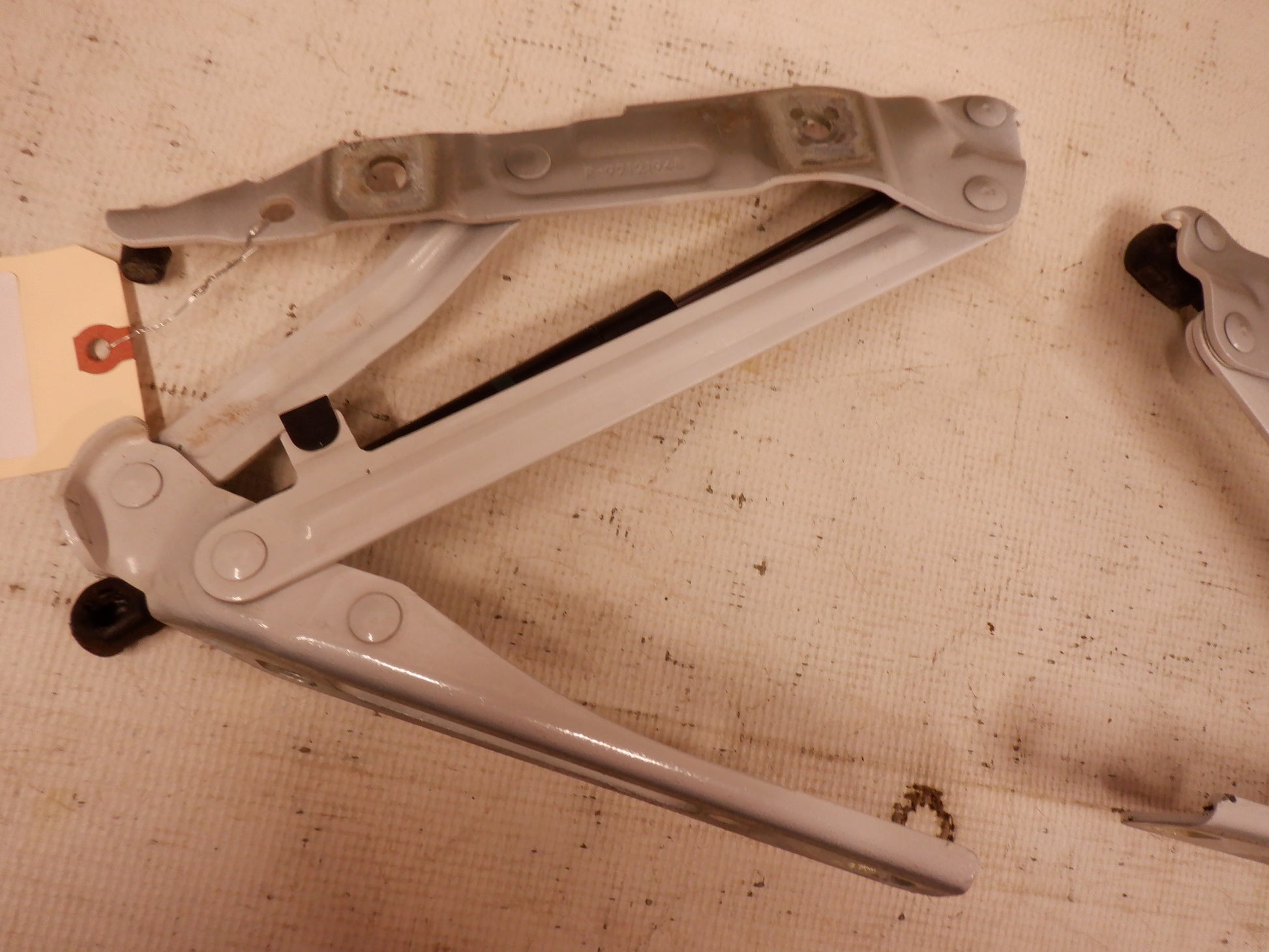 2009 Pontiac G8 GT Trunk Hinges LH & RH 92121943 9212947 OEM - Day's Parts Yard