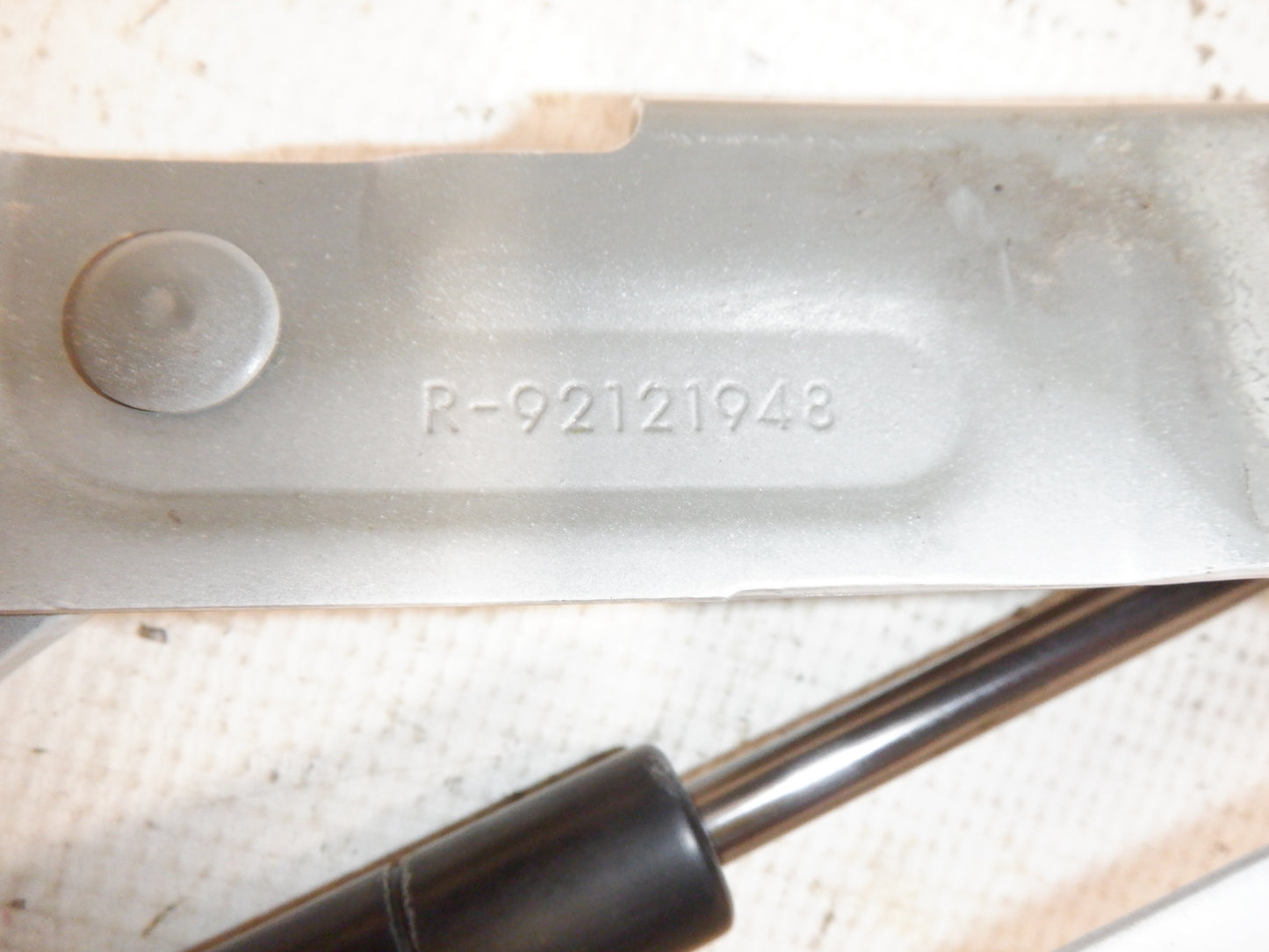 2009 Pontiac G8 GT Trunk Hinges LH & RH 92121943 9212947 OEM - Day's Parts Yard