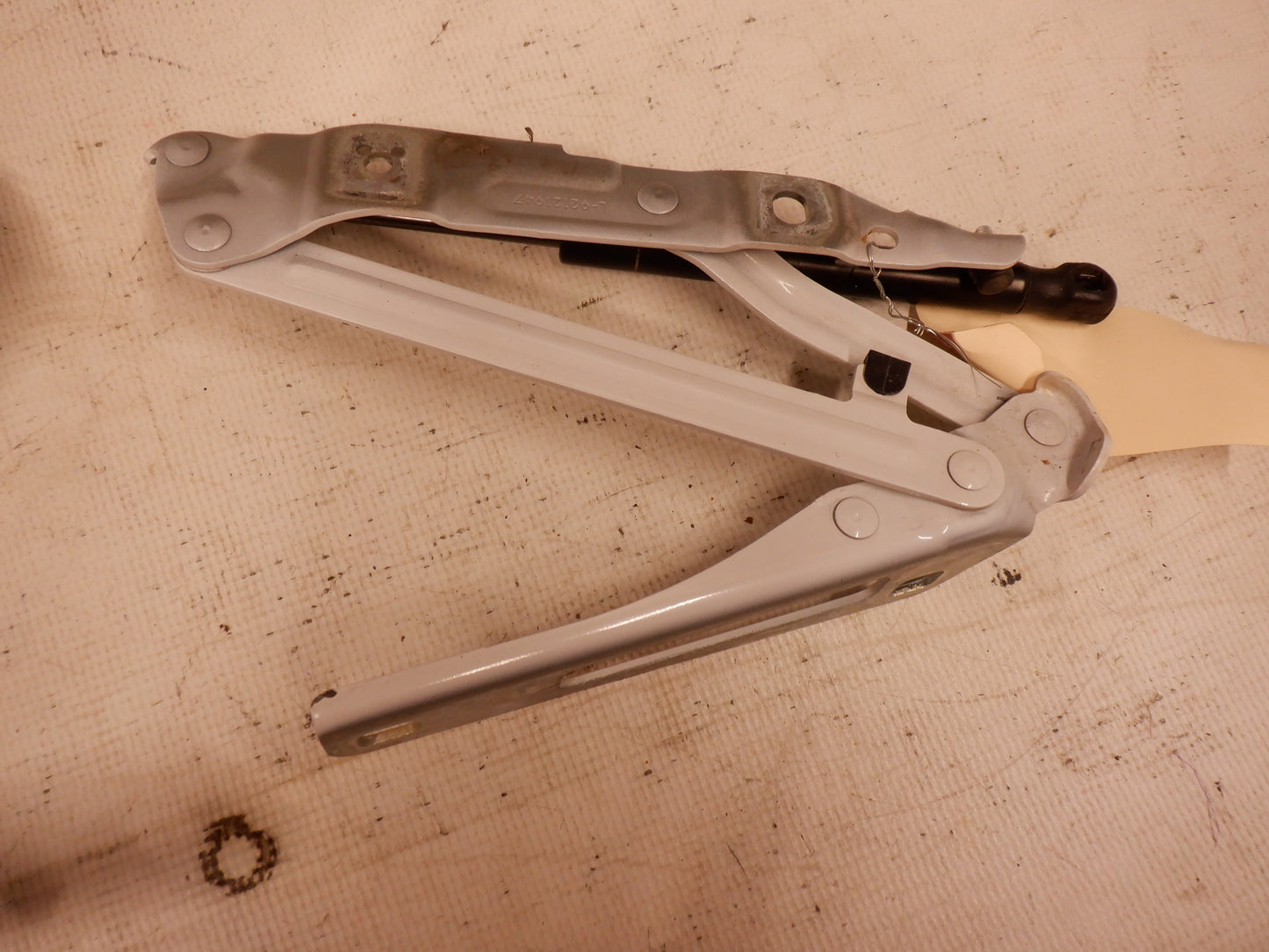2009 Pontiac G8 GT Trunk Hinges LH & RH 92121943 9212947 OEM - Day's Parts Yard