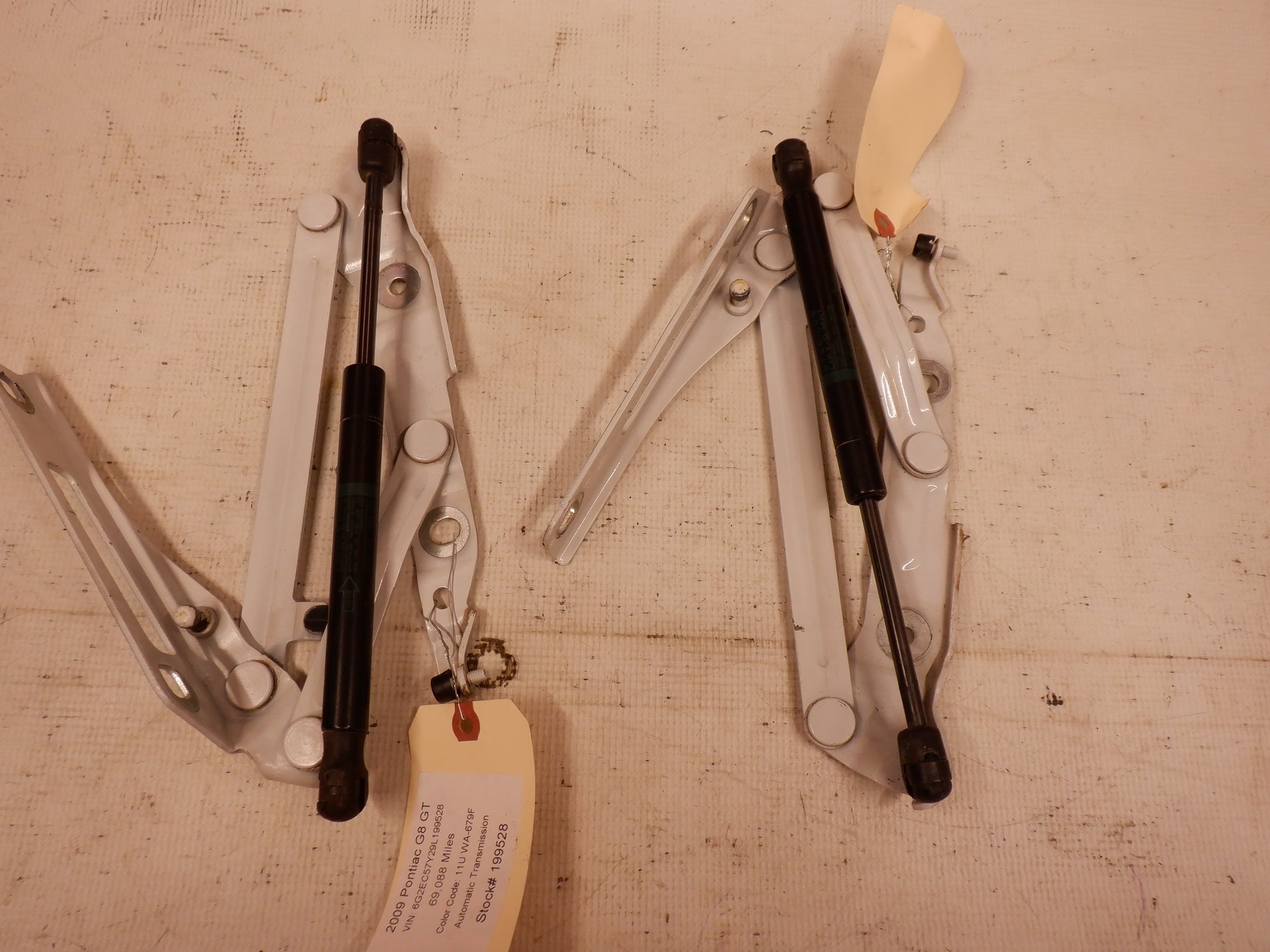 2009 Pontiac G8 GT Trunk Hinges LH & RH 92121943 9212947 OEM - Day's Parts Yard