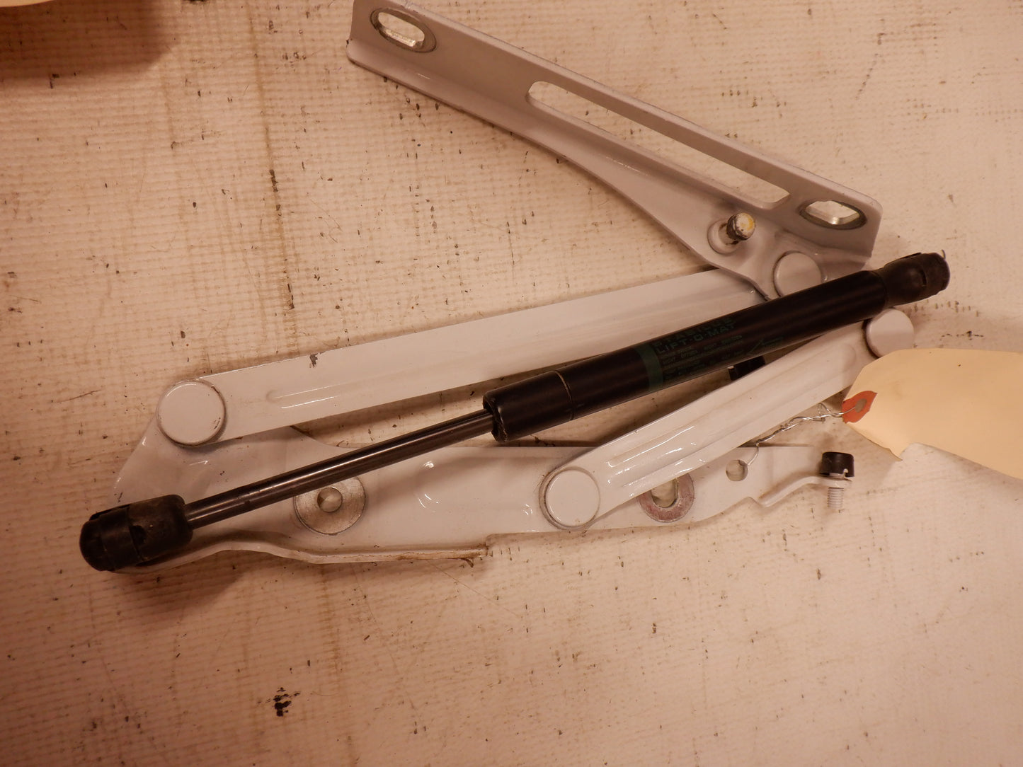 2009 Pontiac G8 GT Trunk Hinges LH & RH 92121943 9212947 OEM - Day's Parts Yard