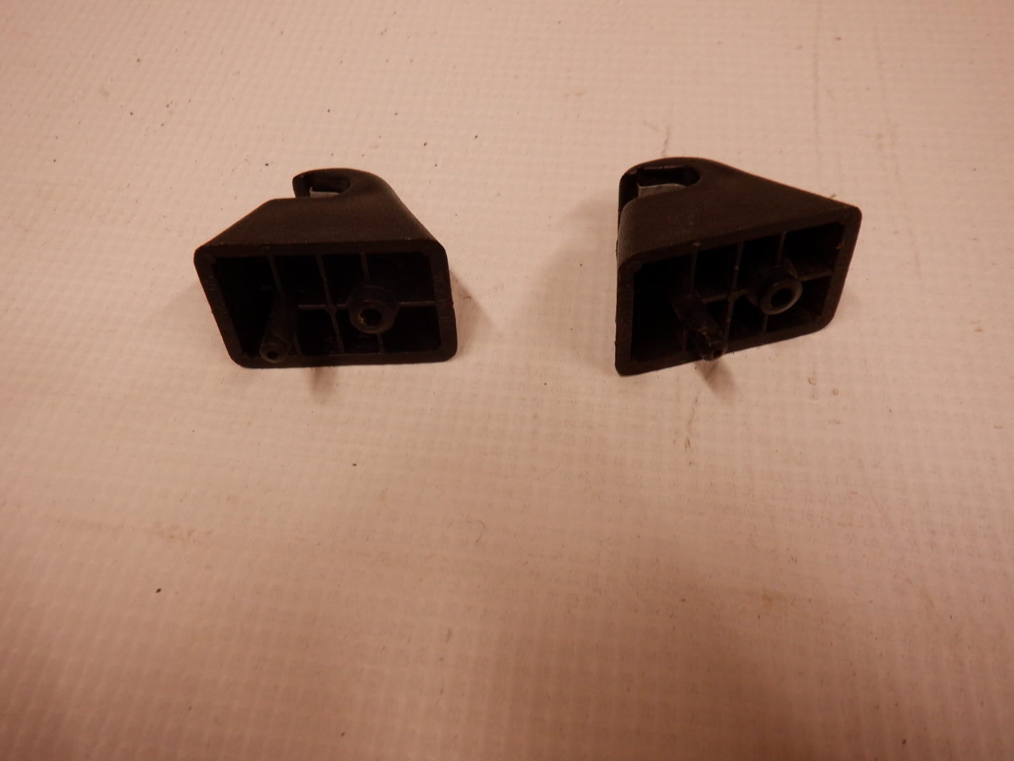 2005 Pontiac GTO Sun Visor Shade Clips RH LH Black 90379434 OEM - Day's Parts Yard