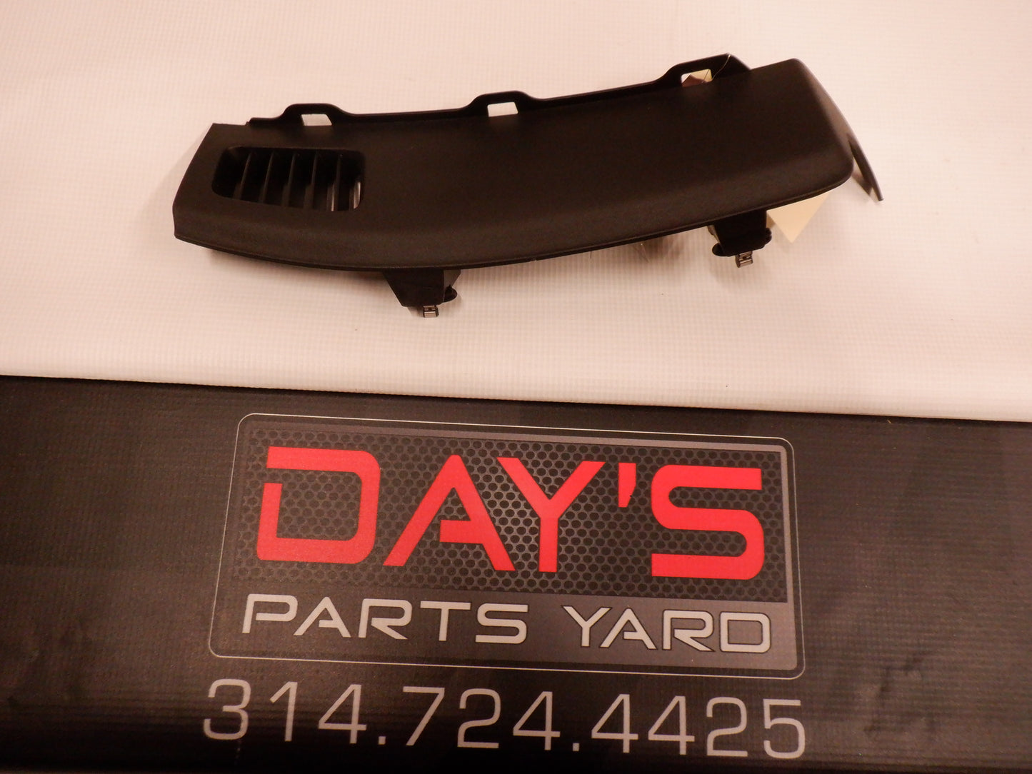 2008-2009 Pontiac G8 Dash End Cap Vent Trim 92221870 OEM - Day's Parts Yard