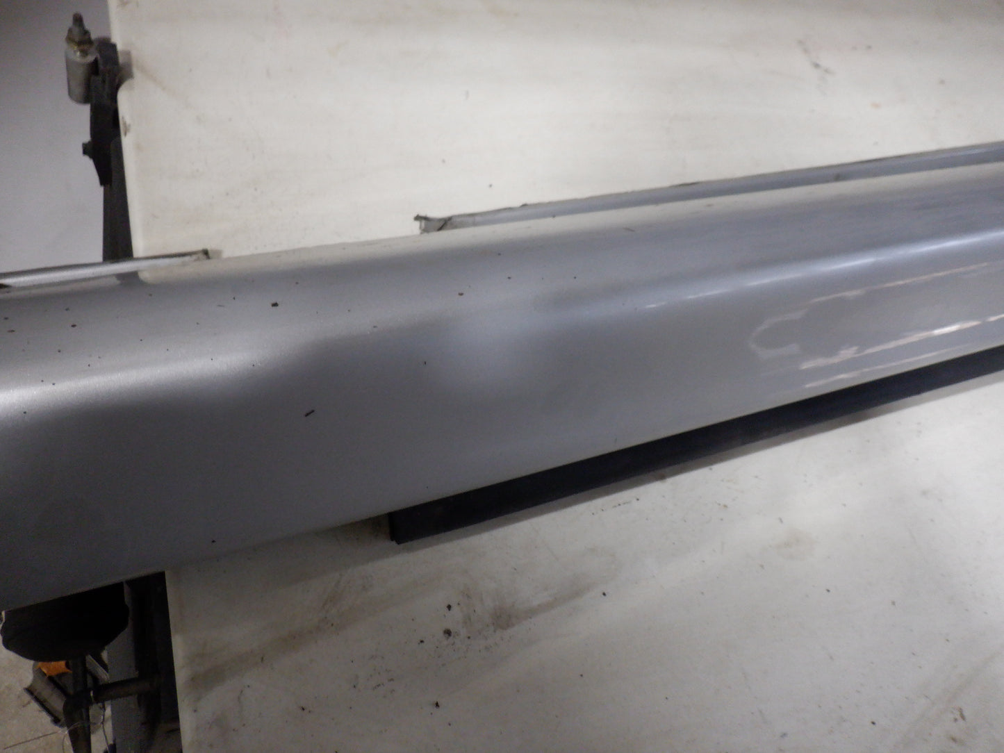 2005 Pontiac GTO RH Passenger Rocker Molding Panel 92059936 92078056 OEM - Day's Parts Yard