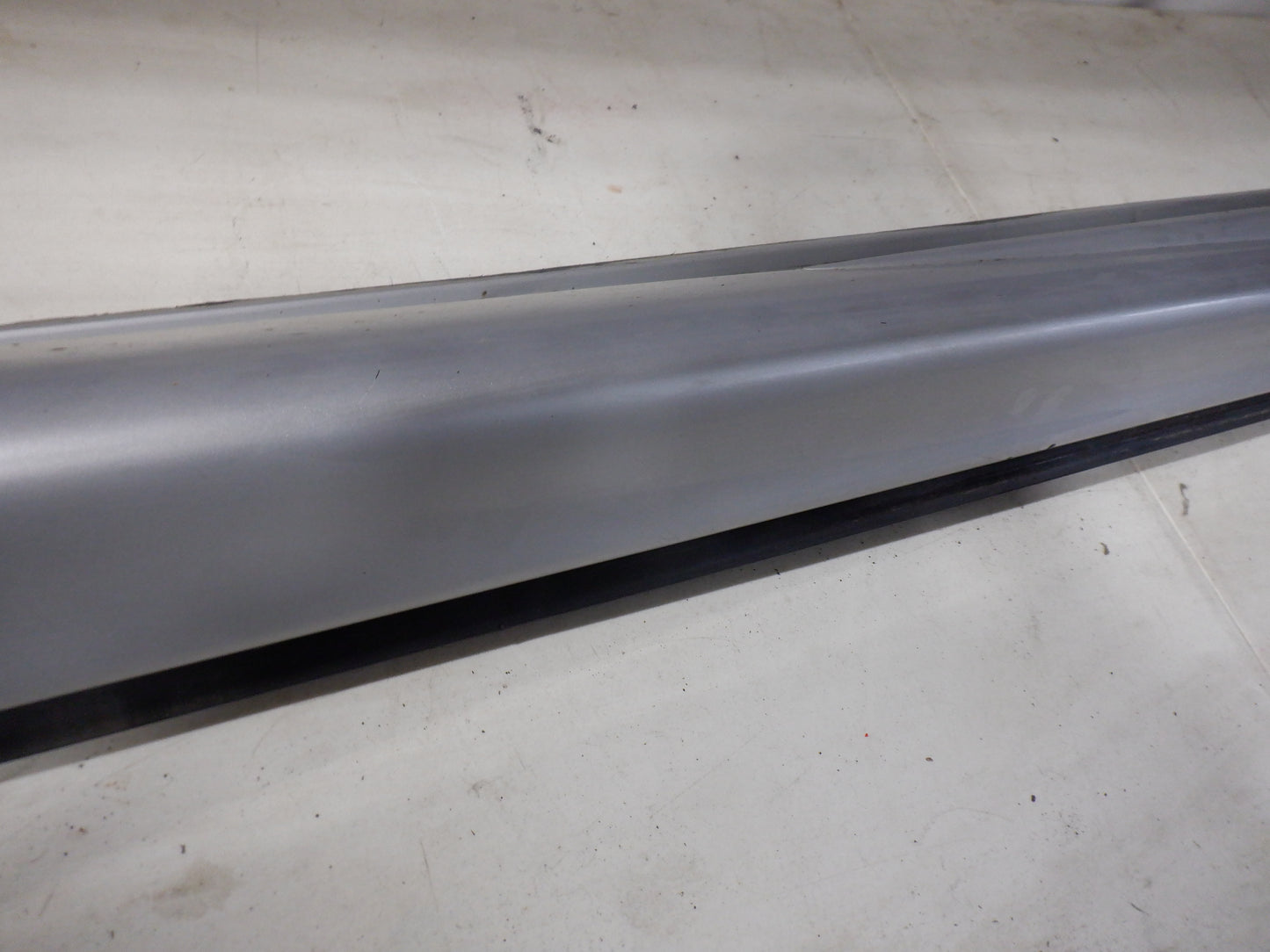 2005 Pontiac GTO RH Passenger Rocker Molding Panel 92059936 92078056 OEM - Day's Parts Yard