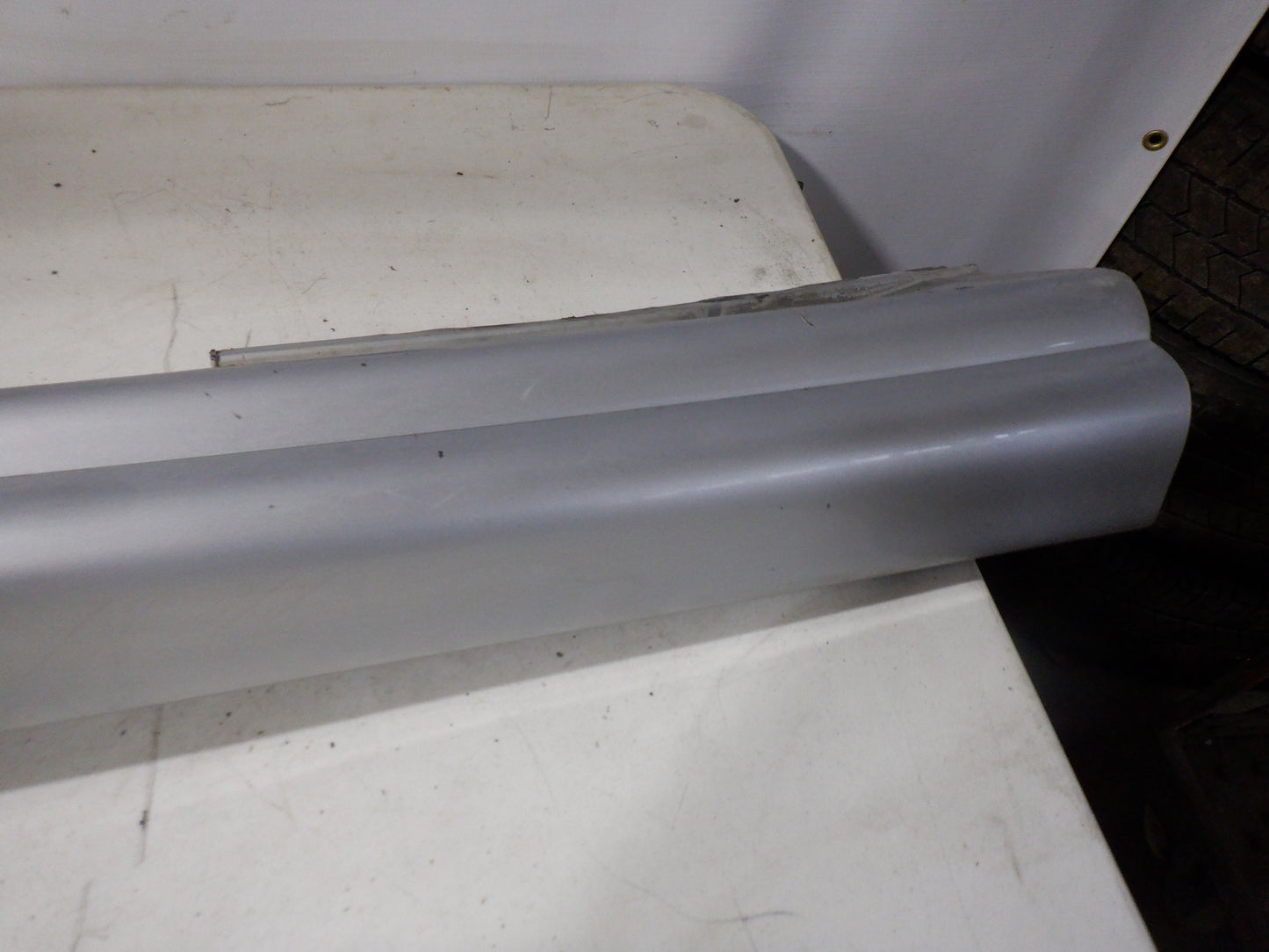 2005 Pontiac GTO RH Passenger Rocker Molding Panel 92059936 92078056 OEM - Day's Parts Yard
