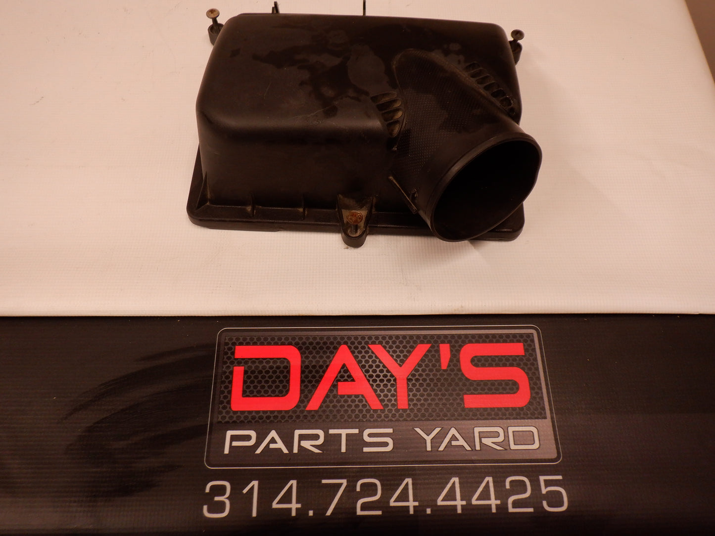 2008-2009 Pontiac G8 Air Box Top Only 92181085 OEM - Day's Parts Yard