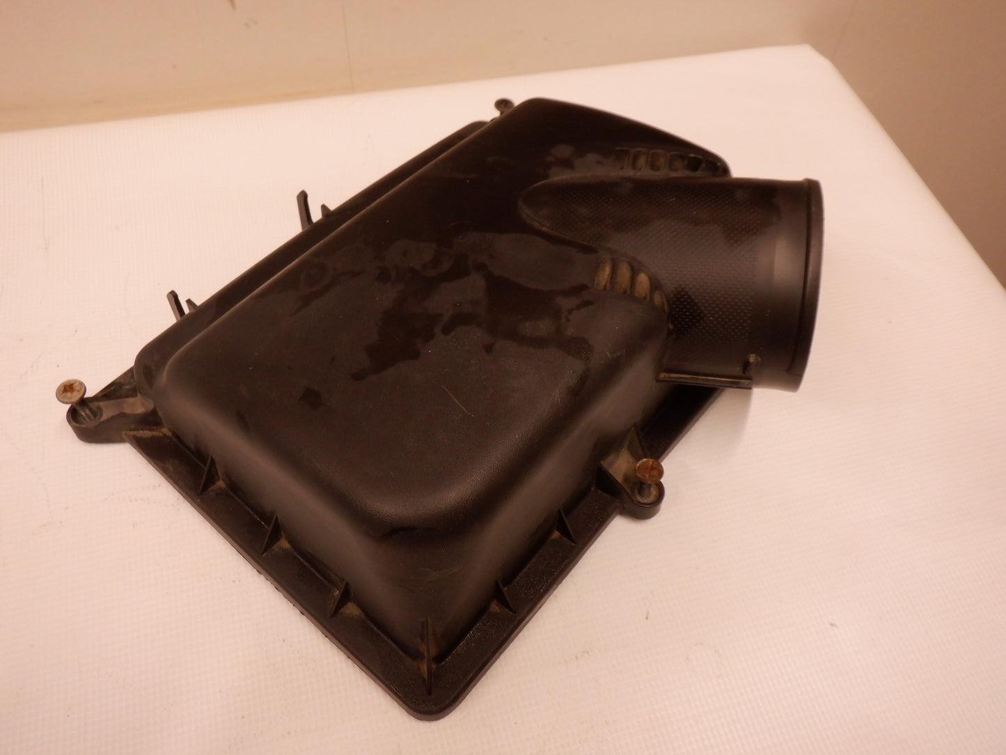 2008-2009 Pontiac G8 Air Box Top Only 92181085 OEM - Day's Parts Yard