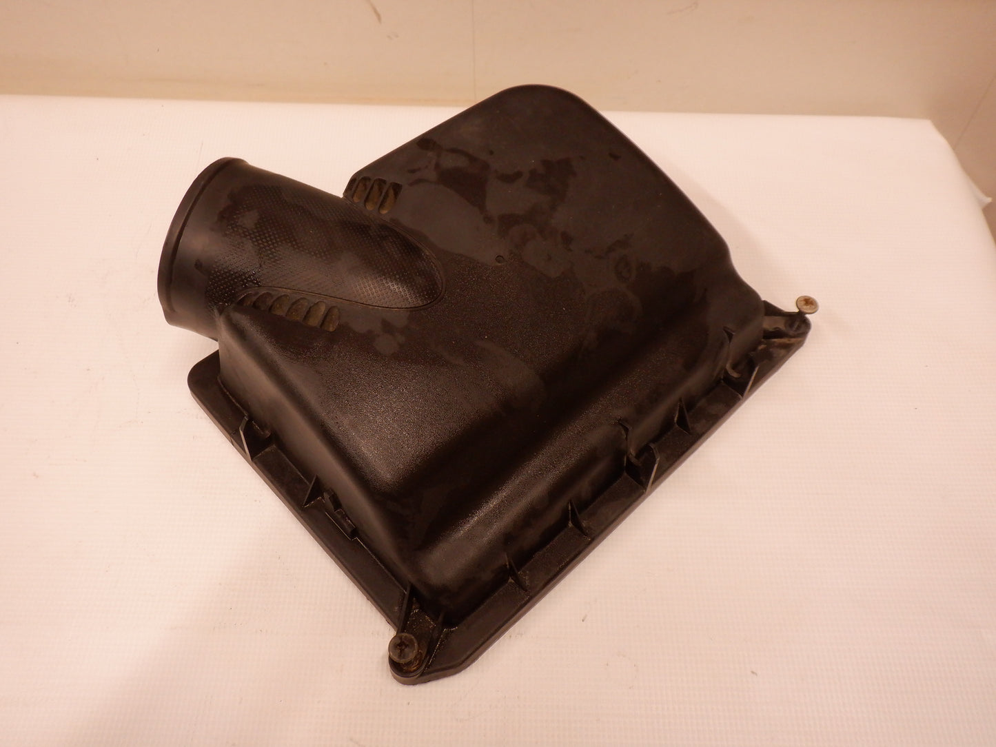 2008-2009 Pontiac G8 Air Box Top Only 92181085 OEM - Day's Parts Yard
