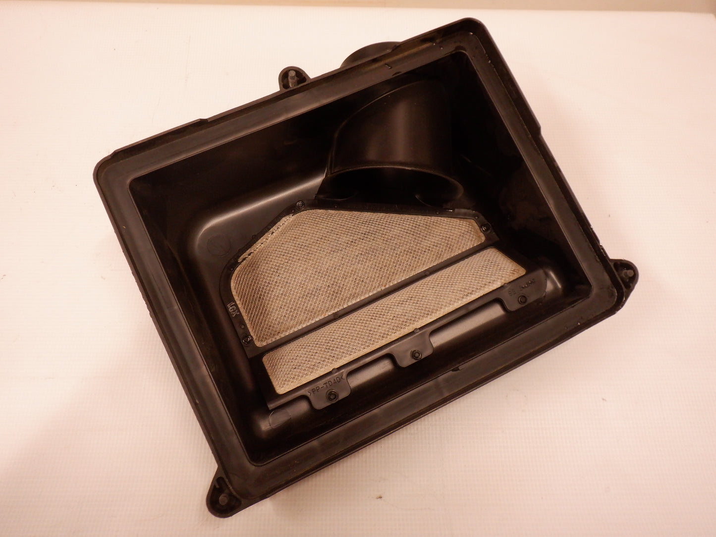 2008-2009 Pontiac G8 Air Box Top Only 92181085 OEM - Day's Parts Yard