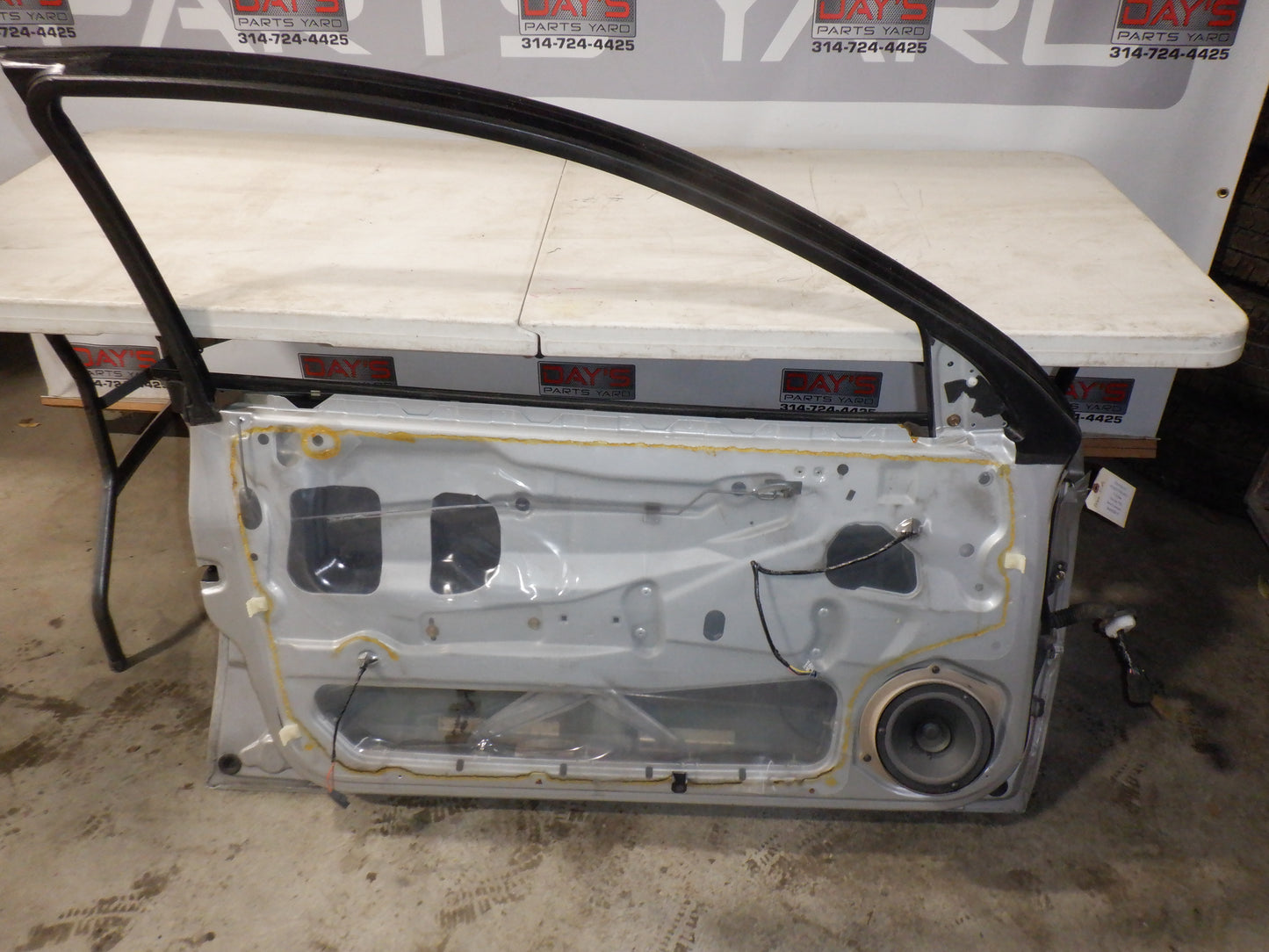 2005 Pontiac GTO LH Driver Front Exterior Door Assembly OEM - Day's Parts Yard