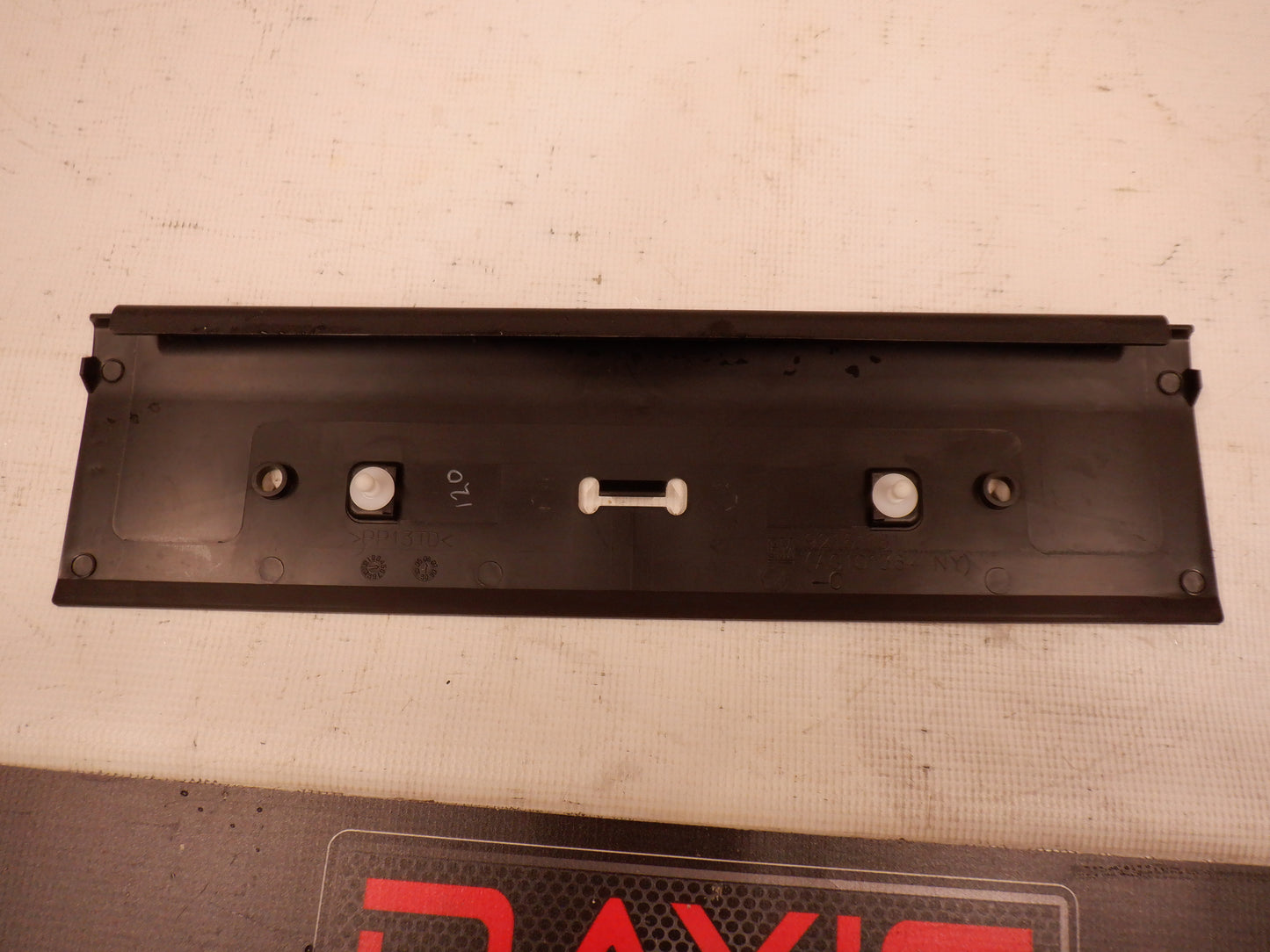 2009 Pontiac G8 GT Center Seat Cover Trim 92161181 OEM - Day's Parts Yard