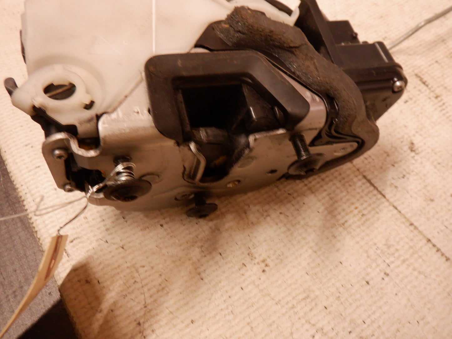 2014 Chevy SS Sedan RH Front Passenger Door Lock Actuator 13579523 OEM - Day's Parts Yard