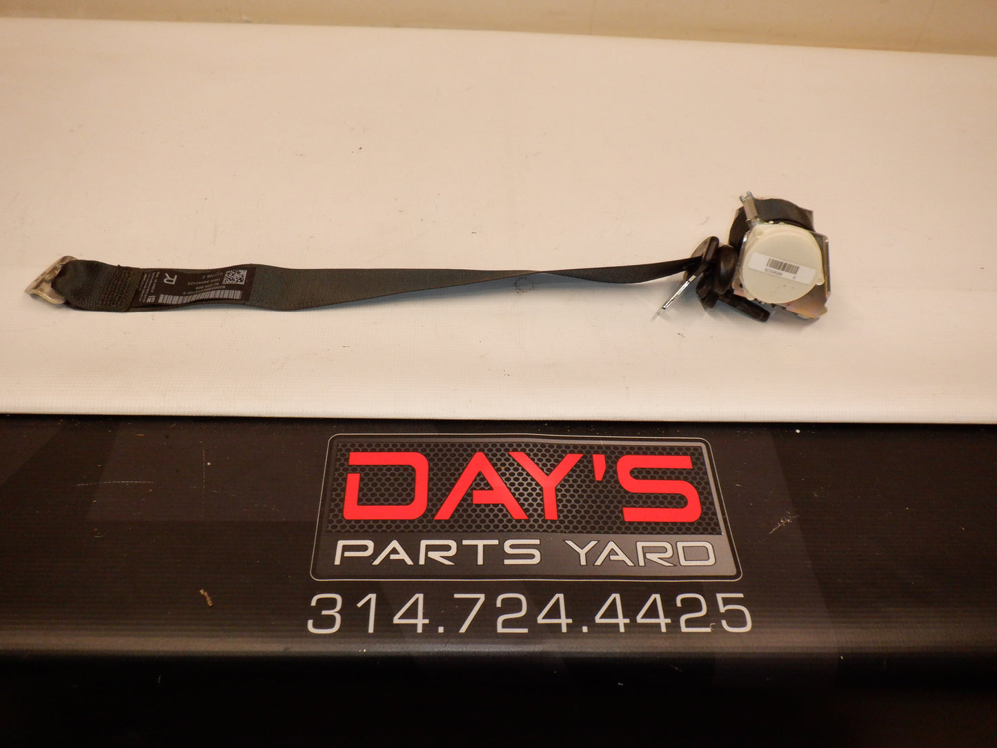 2009 Pontiac G8 Rear Right Seat Belt Assembly 92204568 OEM - Day's Parts Yard