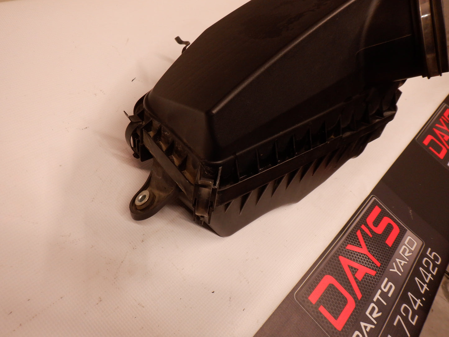 2008-2009 Pontiac G8 Intake Box, Filter, Lower Housing Body 92066876, 92066872, 92066872 OEM - Day's Parts Yard