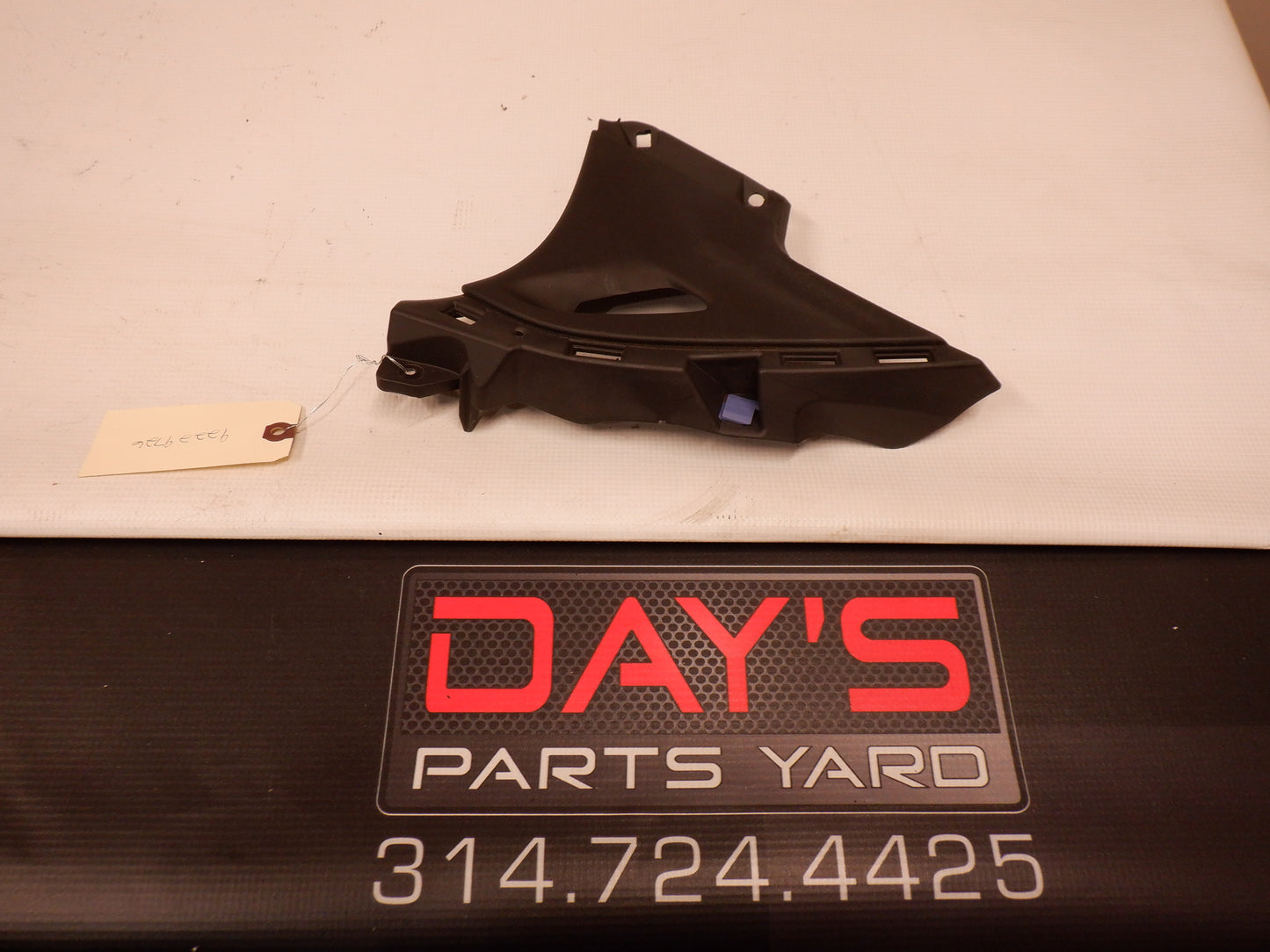 2009 Pontiac G8 Upper Quarter Trim LH OEM - Day's Parts Yard