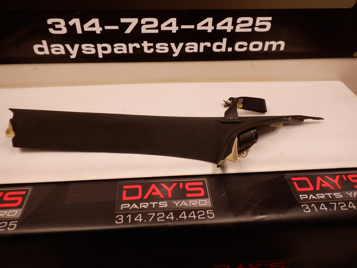 2004-2006 Pontiac GTO RH Rear Pillar Trim Seat Belt /Seat Belt Cover 92089330 OEM - Day's Parts Yard