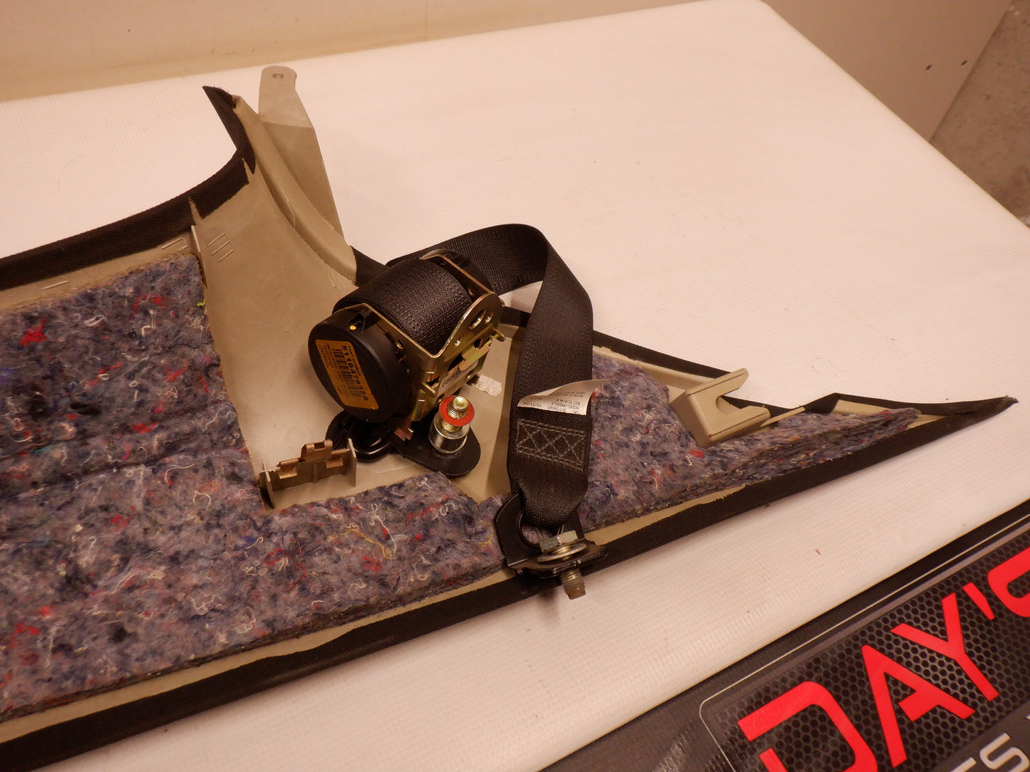 2004-2006 Pontiac GTO RH Rear Pillar Trim Seat Belt /Seat Belt Cover 92089330 OEM - Day's Parts Yard
