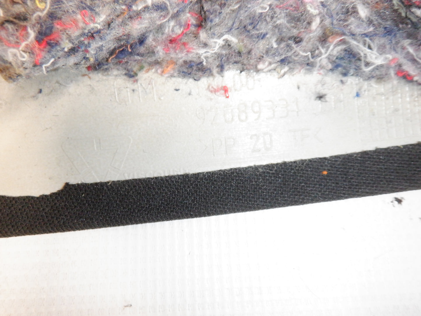 2005 Pontiac GTO LH Rear Pillar Trim Seat Belt And Cover 92089331 OEM - Day's Parts Yard