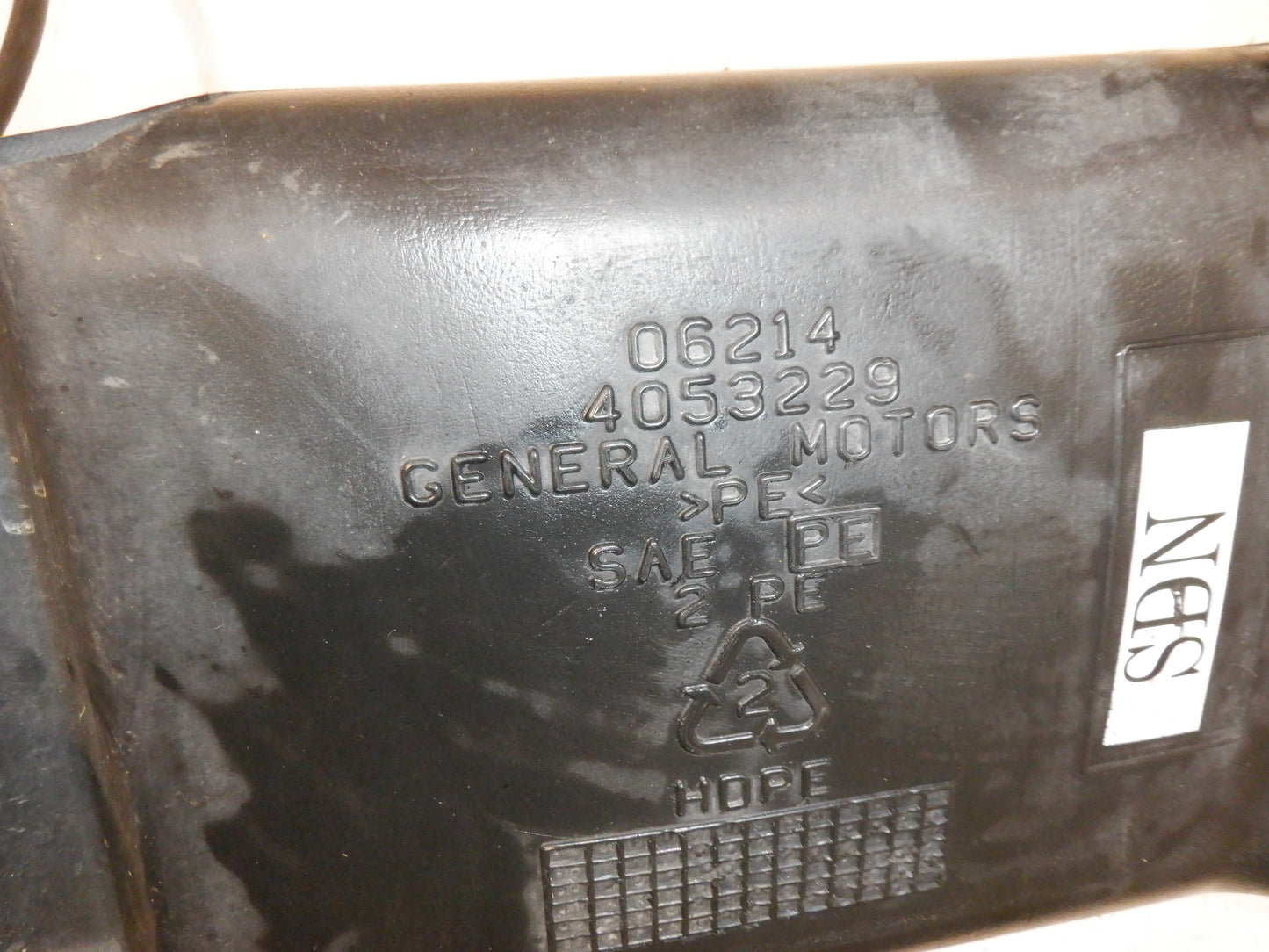 2005 Pontiac GTO Windshield Wash and Pump Reservoir with Hose 4053229 OEM - Day's Parts Yard