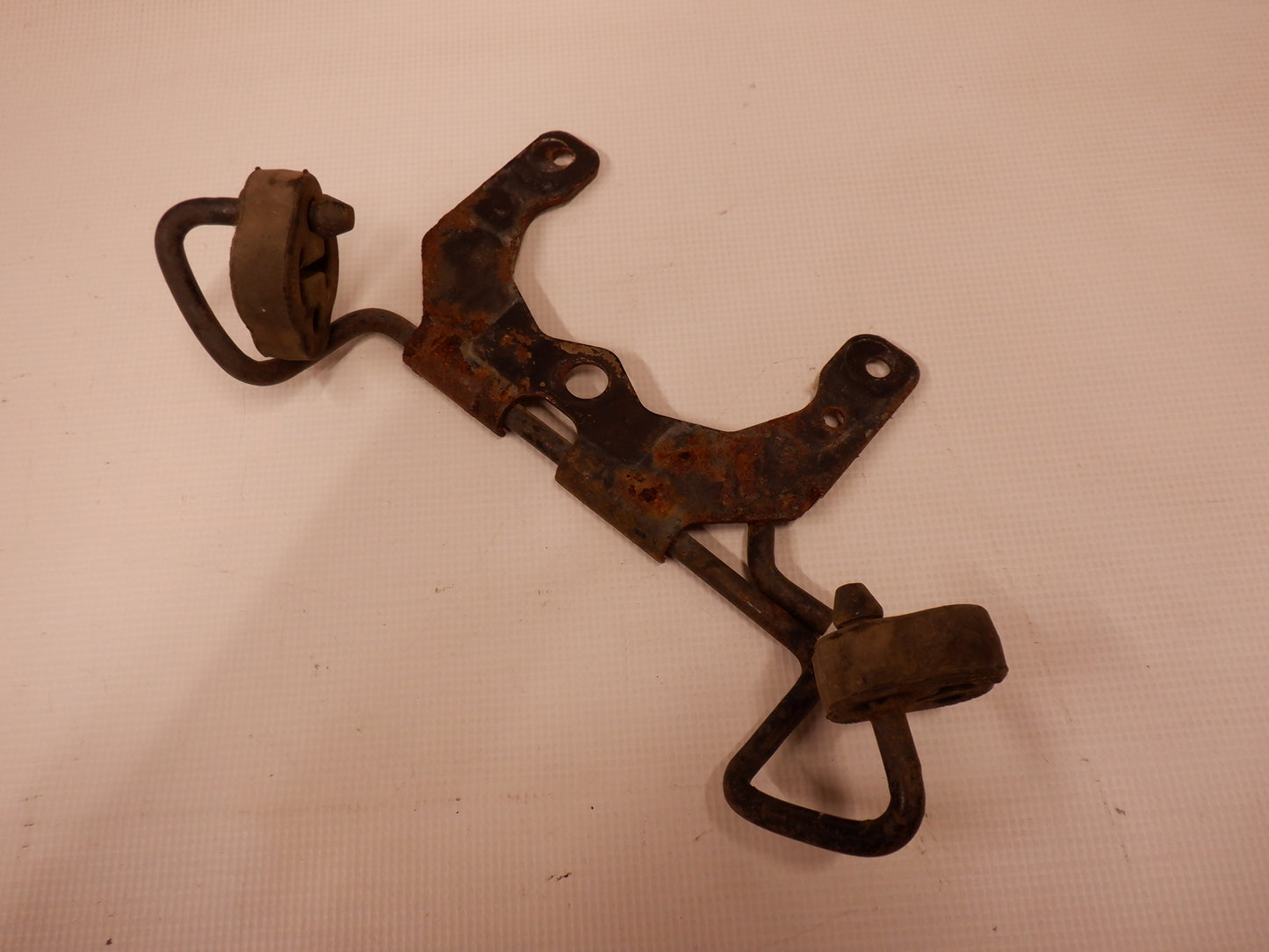 2015 Cadillac CTS-V RH Muffler Mount OEM - Day's Parts Yard