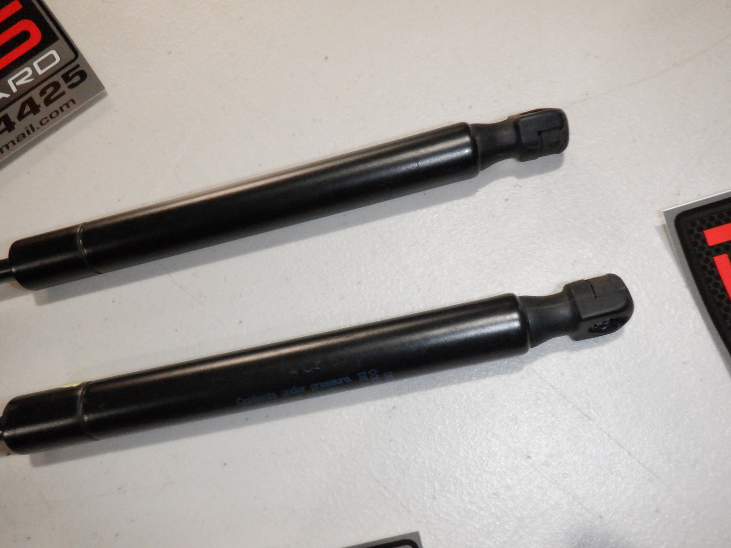 2010-2015 Chevy Camaro Trunk Lid Support Shocks 92235152 OEM - Day's Parts Yard