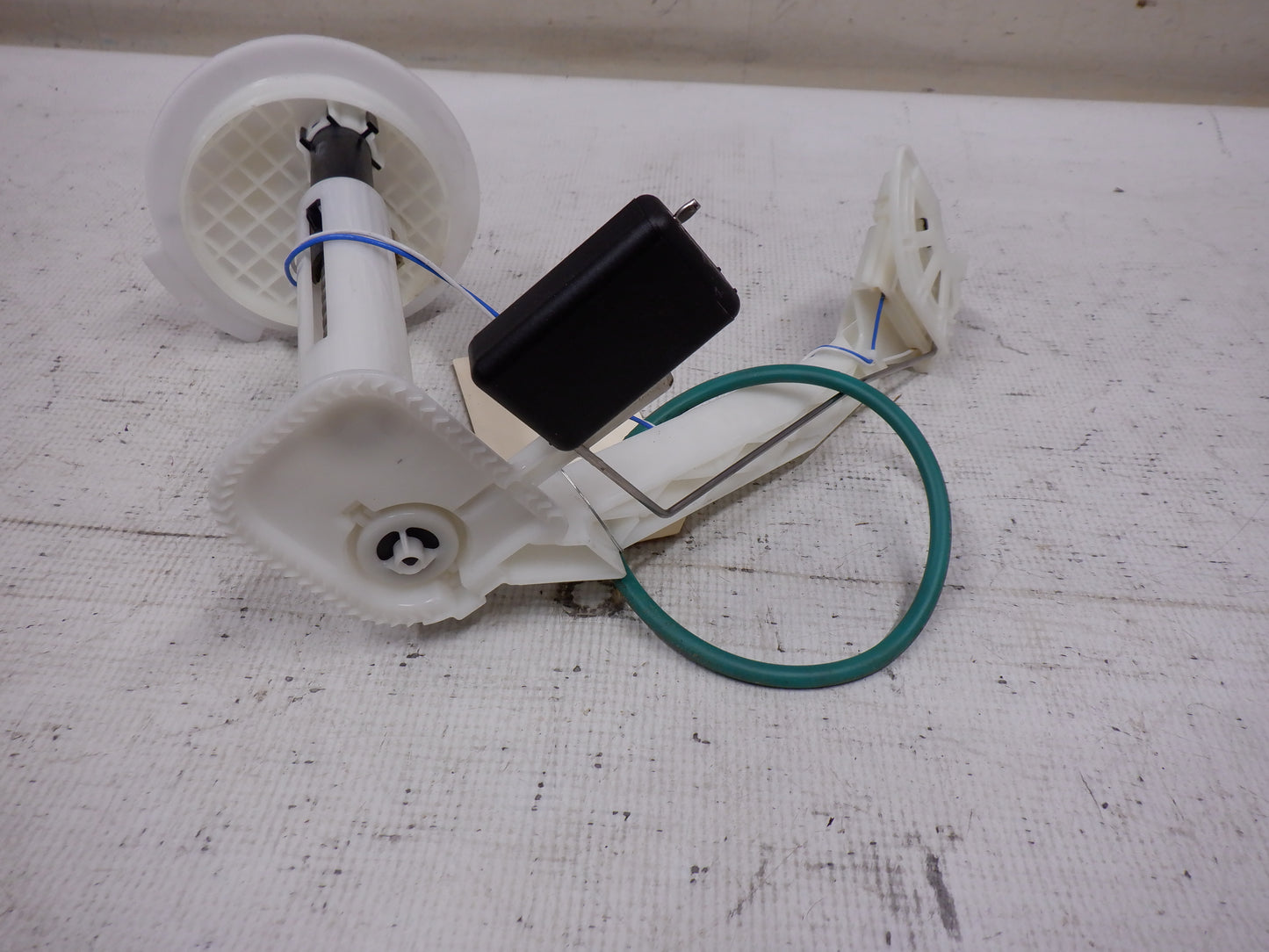 2014 Chevy SS Sedan Fuel Pump Level Sender 13592326 OEM - Day's Parts Yard