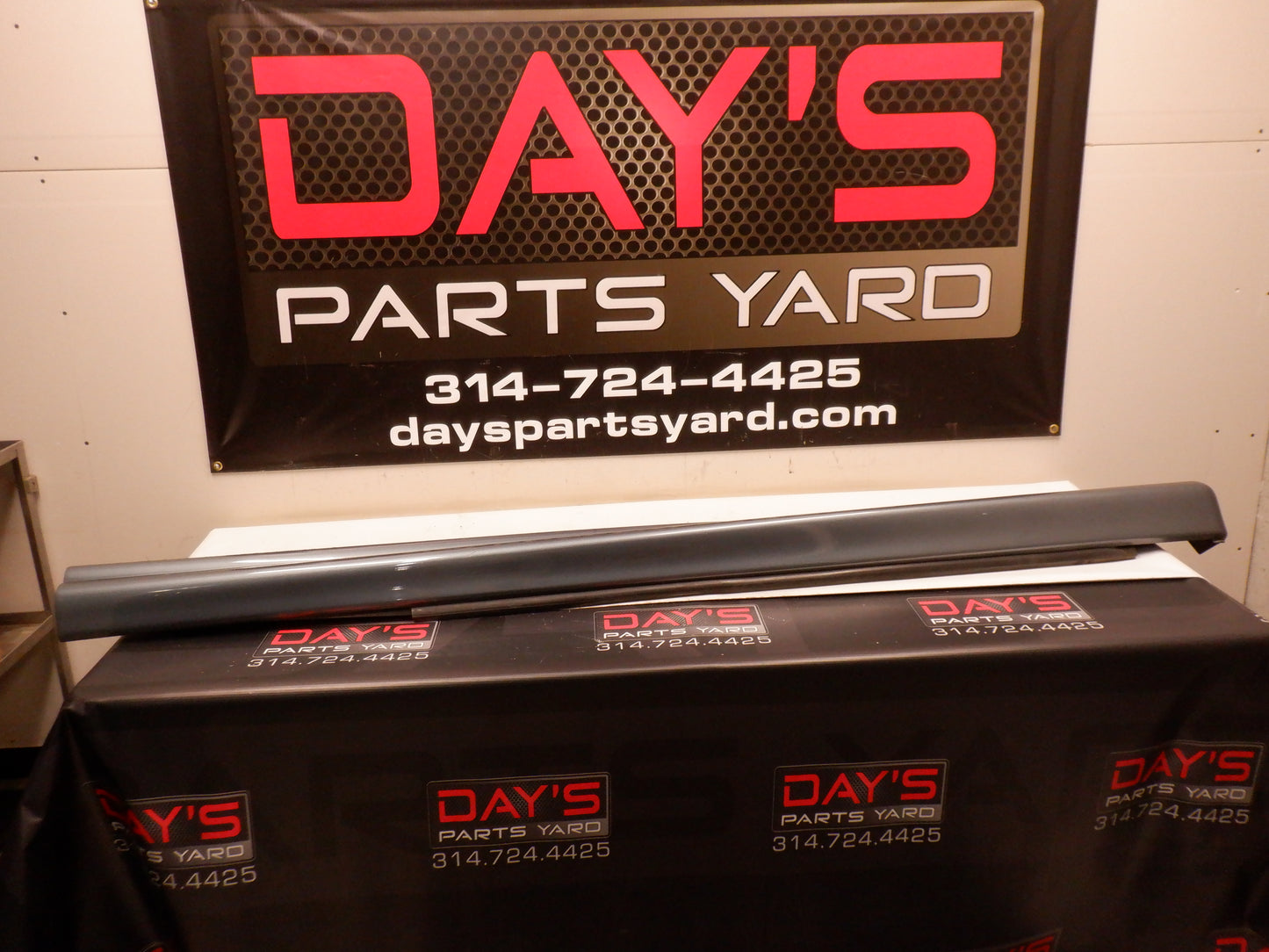 2005 Pontiac GTO Rocker Molding Panel Trim 92059937 92078057 OEM - Day's Parts Yard