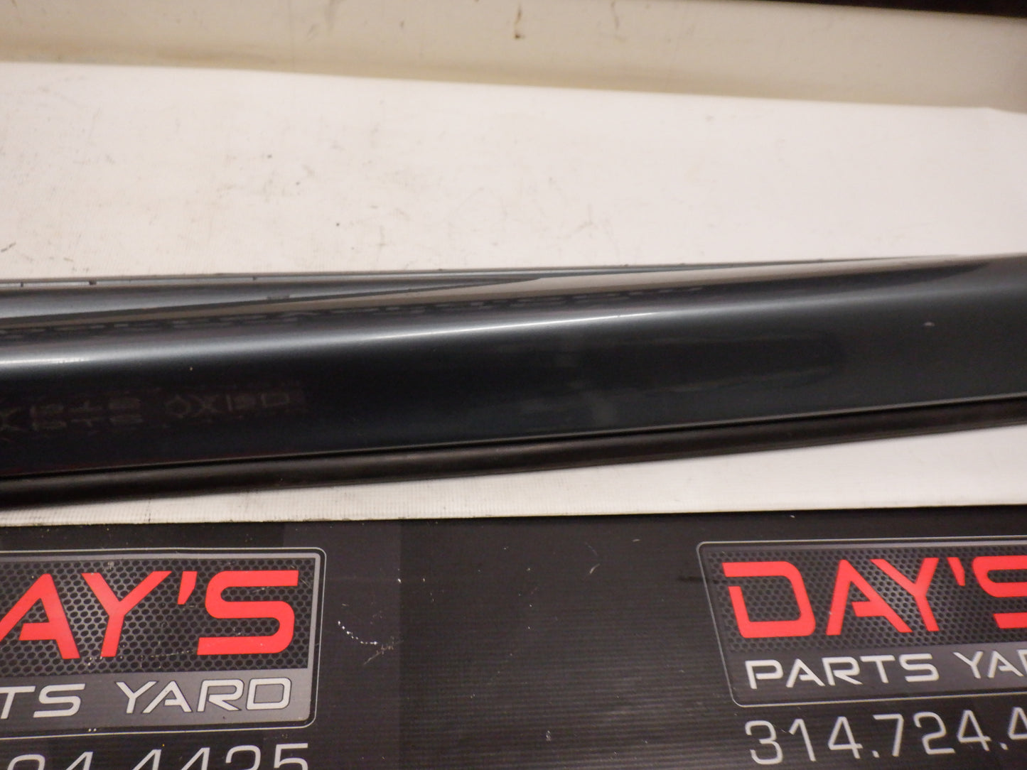 2005 Pontiac GTO Rocker Molding Panel Trim 92059937 92078057 OEM - Day's Parts Yard