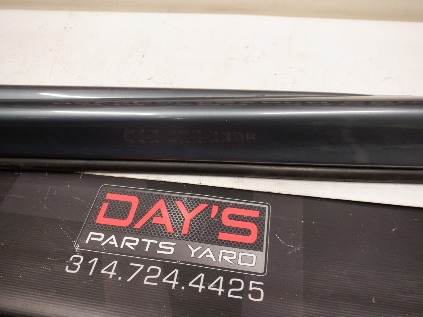 2005 Pontiac GTO Rocker Molding Panel Trim 92059937 92078057 OEM - Day's Parts Yard