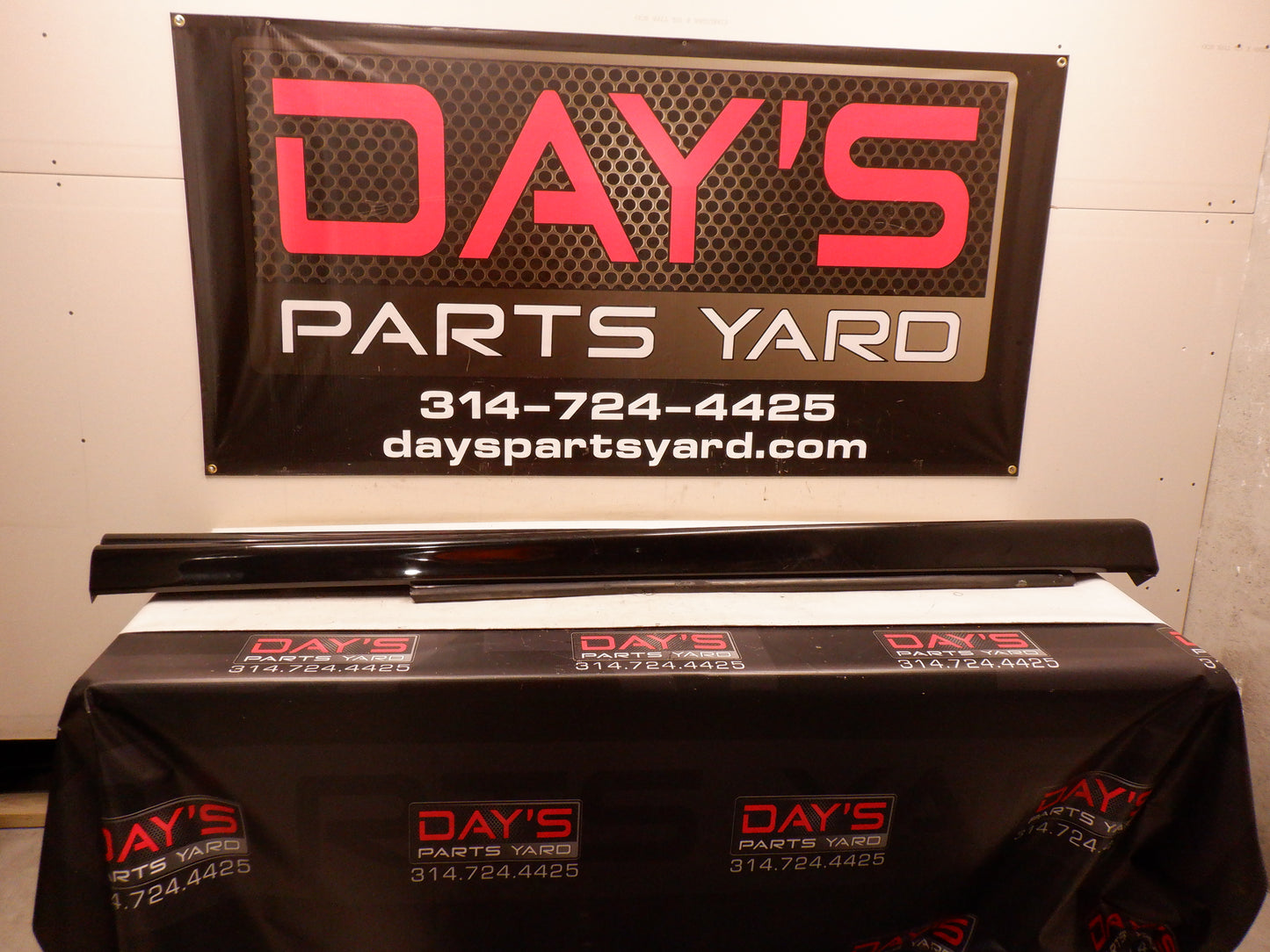 2006 Pontiac GTO LH Driver Rocker Molding Panel Trim Black 92059937 92078057 OEM - Day's Parts Yard