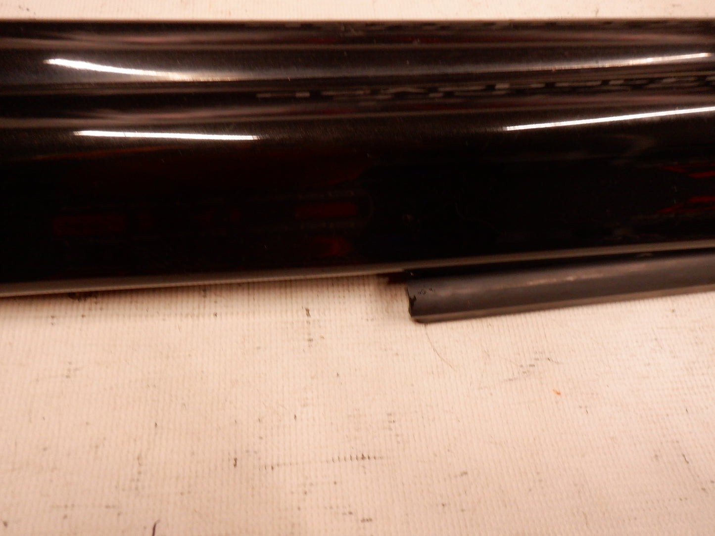 2006 Pontiac GTO LH Driver Rocker Molding Panel Trim Black 92059937 92078057 OEM - Day's Parts Yard