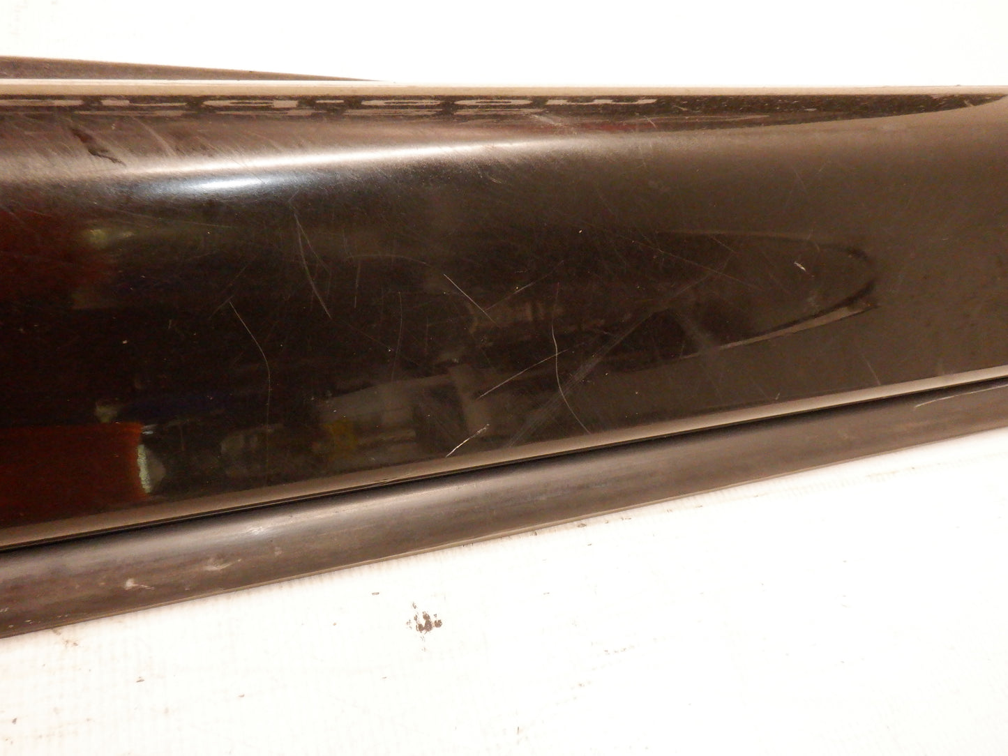 2006 Pontiac GTO LH Driver Rocker Molding Panel Trim Black 92059937 92078057 OEM - Day's Parts Yard