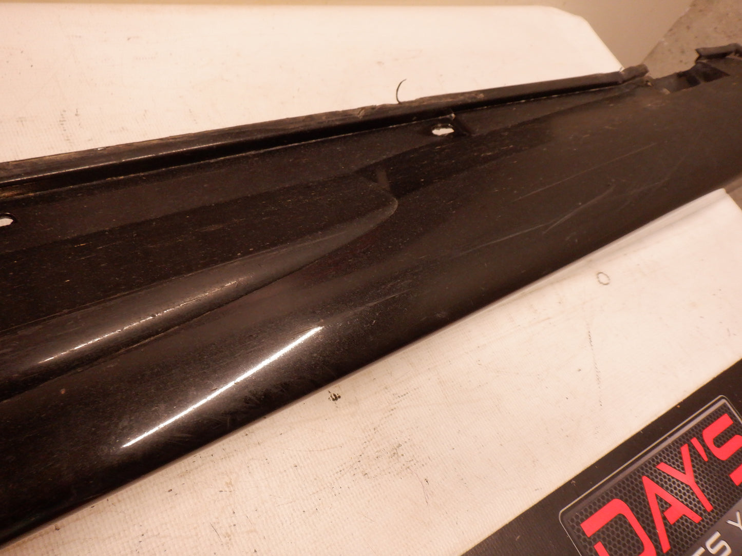 2006 Pontiac GTO LH Driver Rocker Molding Panel Trim Black 92059937 92078057 OEM - Day's Parts Yard