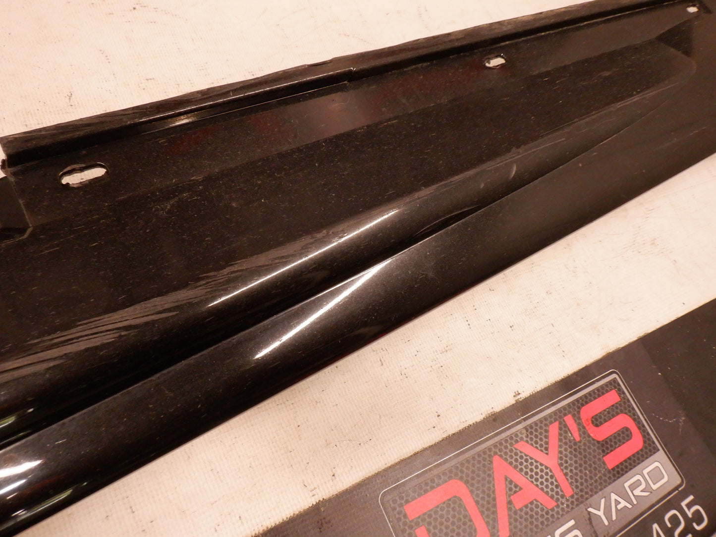 2006 Pontiac GTO LH Driver Rocker Molding Panel Trim Black 92059937 92078057 OEM - Day's Parts Yard