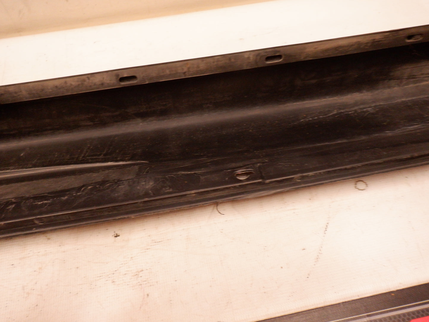 2006 Pontiac GTO LH Driver Rocker Molding Panel Trim Black 92059937 92078057 OEM - Day's Parts Yard