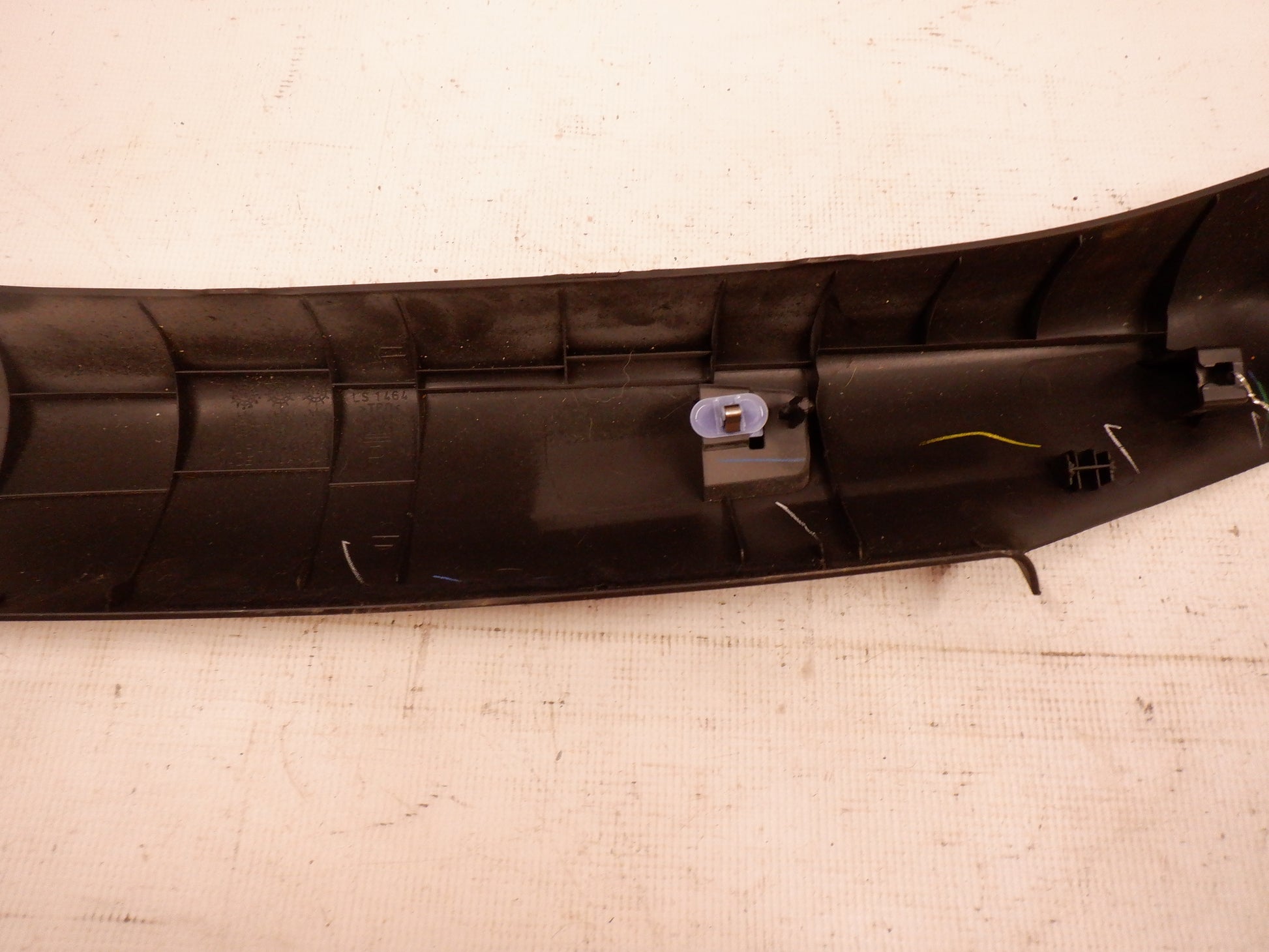 2011 Chevy Camaro SS Convertible RH Passenger A Pilar Trim 22766765 OEM - Day's Parts Yard