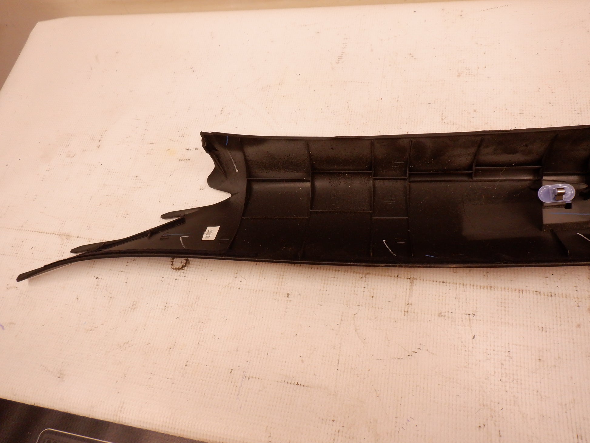 2011 Chevy Camaro SS Convertible RH Passenger A Pilar Trim 22766765 OEM - Day's Parts Yard