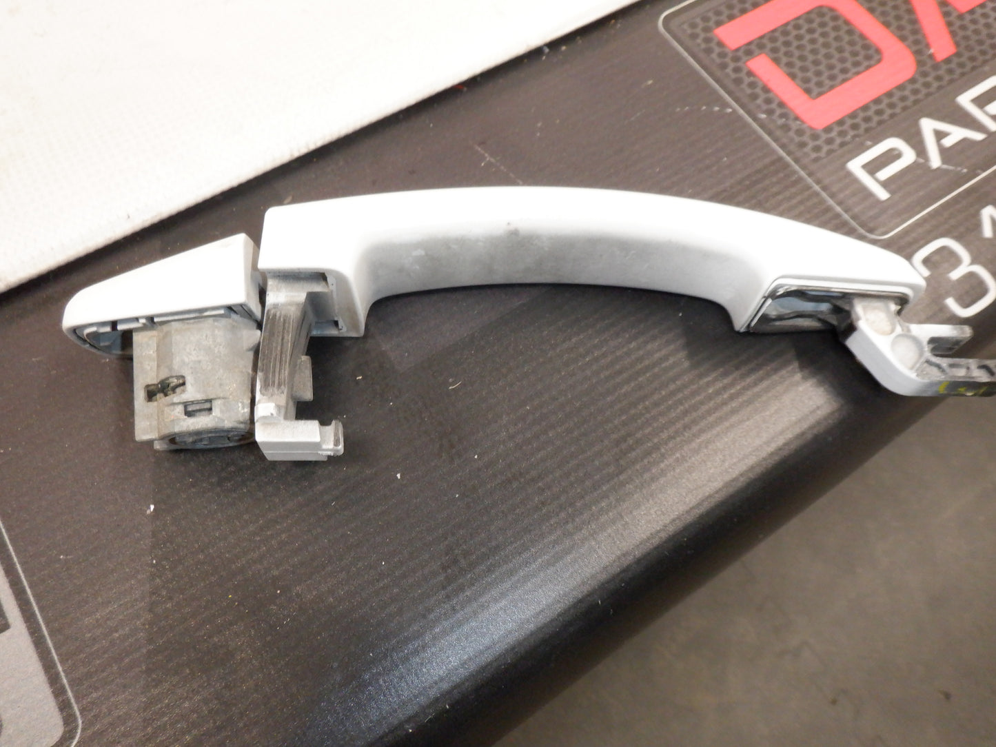 2011 Chevy Camaro LH Drivers Exterior Door Handle OEM - Day's Parts Yard