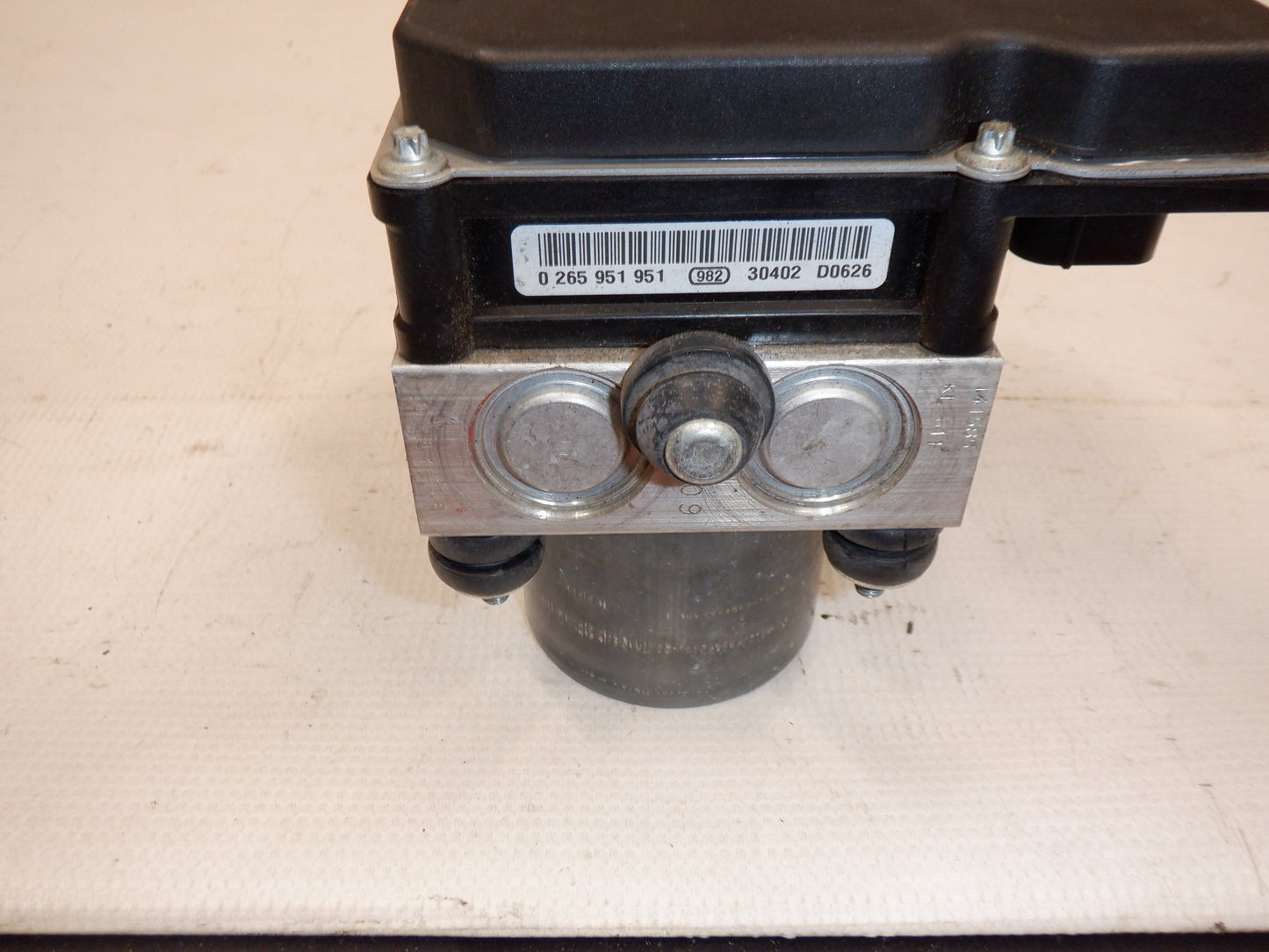 2013 Chevy Camaro SS Anti Lock Brake Pump ABS Module 22807506 OEM - Day's Parts Yard