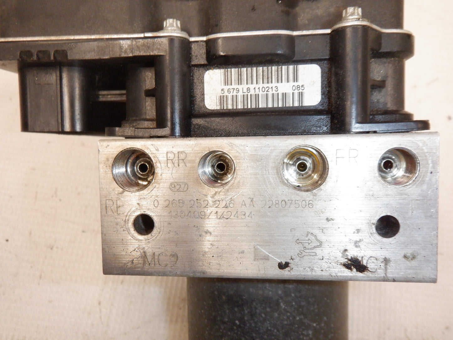 2013 Chevy Camaro SS Anti Lock Brake Pump ABS Module 22807506 OEM - Day's Parts Yard