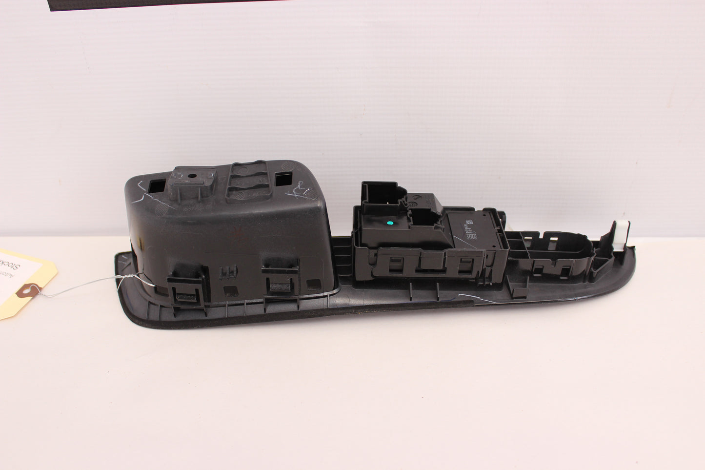 2015 Chevy SS Sedan Front RH Passenger Door Panel Window Switch & Bezel 92276344 OEM - Day's Parts Yard