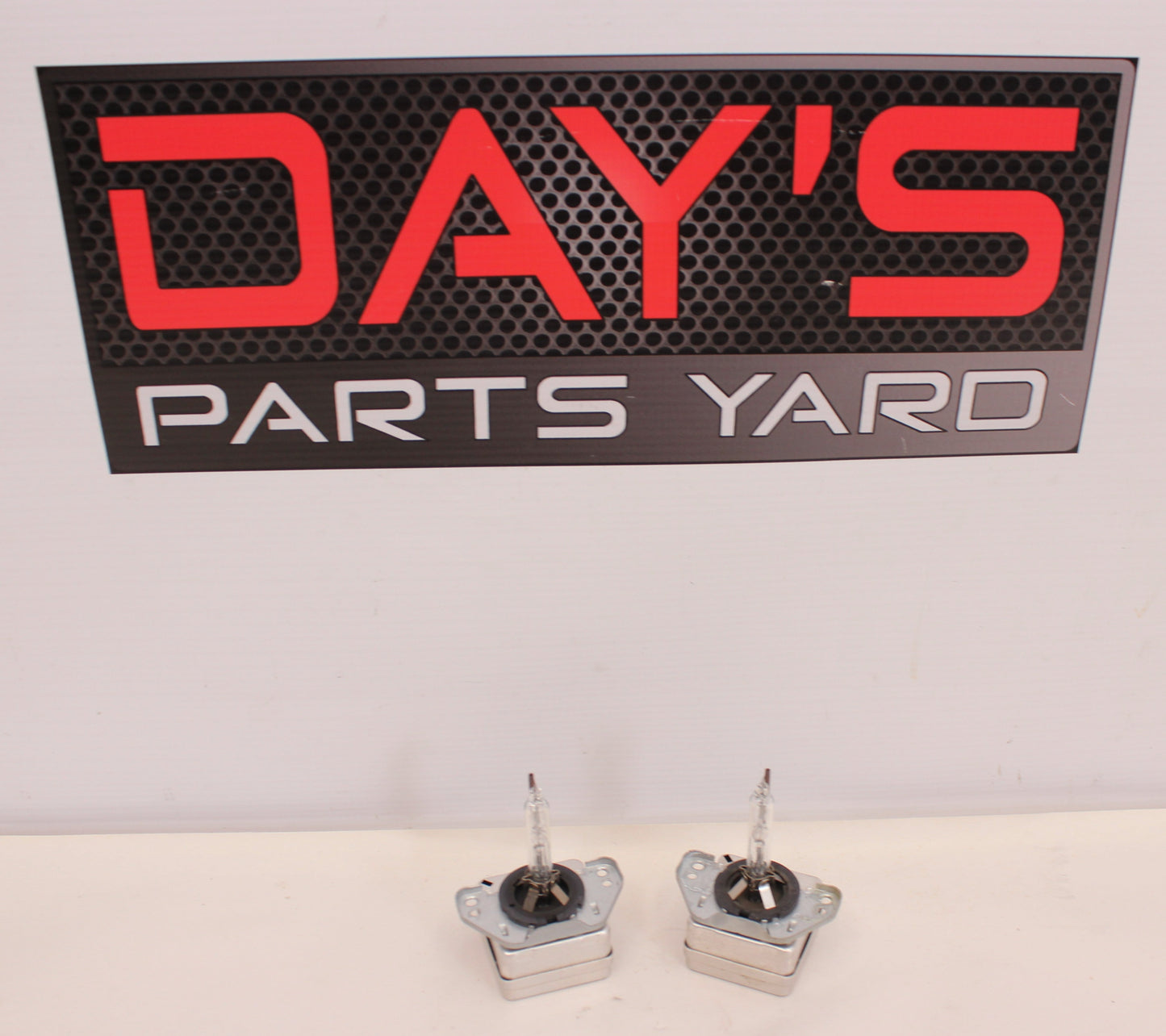 2010 Cadillac CTS-V Sedan Set Xenon Bulbs w/Clips HID Light Lamp Head Light OEM - Day's Parts Yard