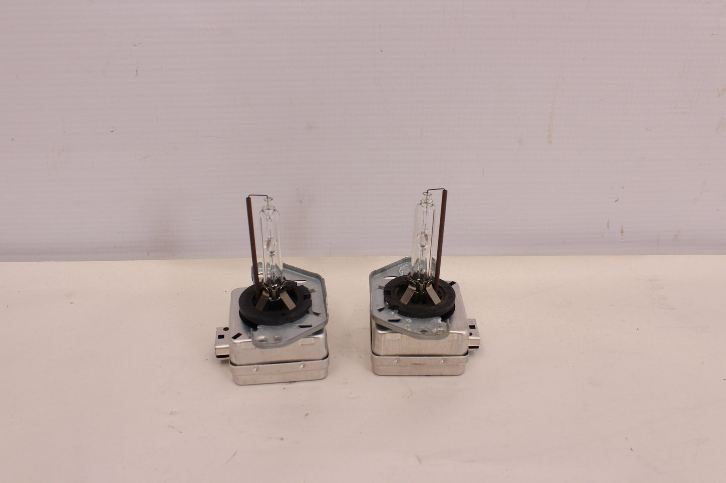 2010 Cadillac CTS-V Sedan Set Xenon Bulbs w/Clips HID Light Lamp Head Light OEM - Day's Parts Yard