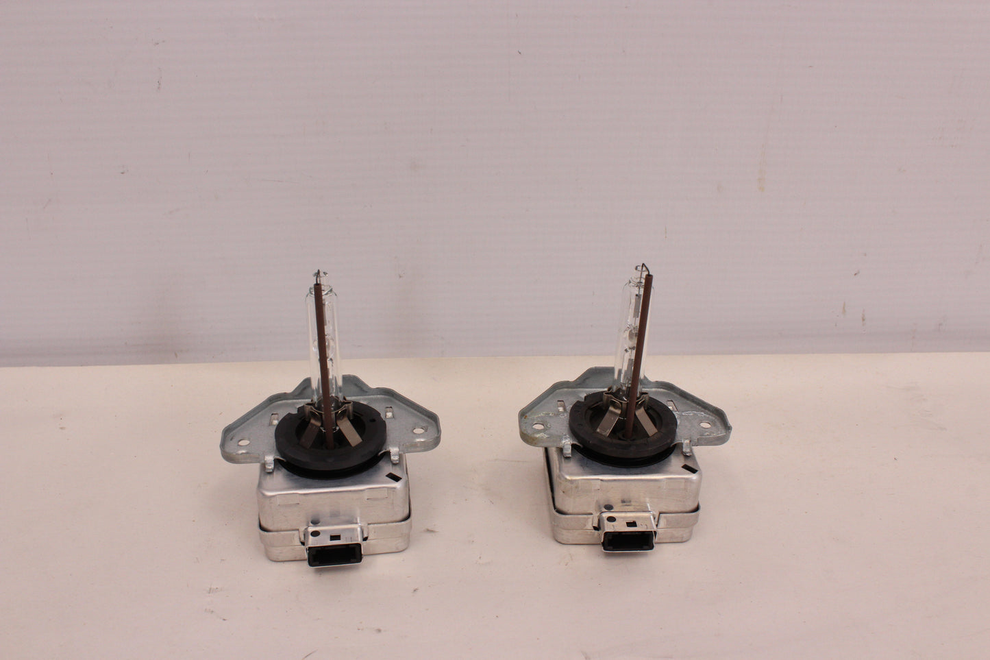 2010 Cadillac CTS-V Sedan Set Xenon Bulbs w/Clips HID Light Lamp Head Light OEM - Day's Parts Yard